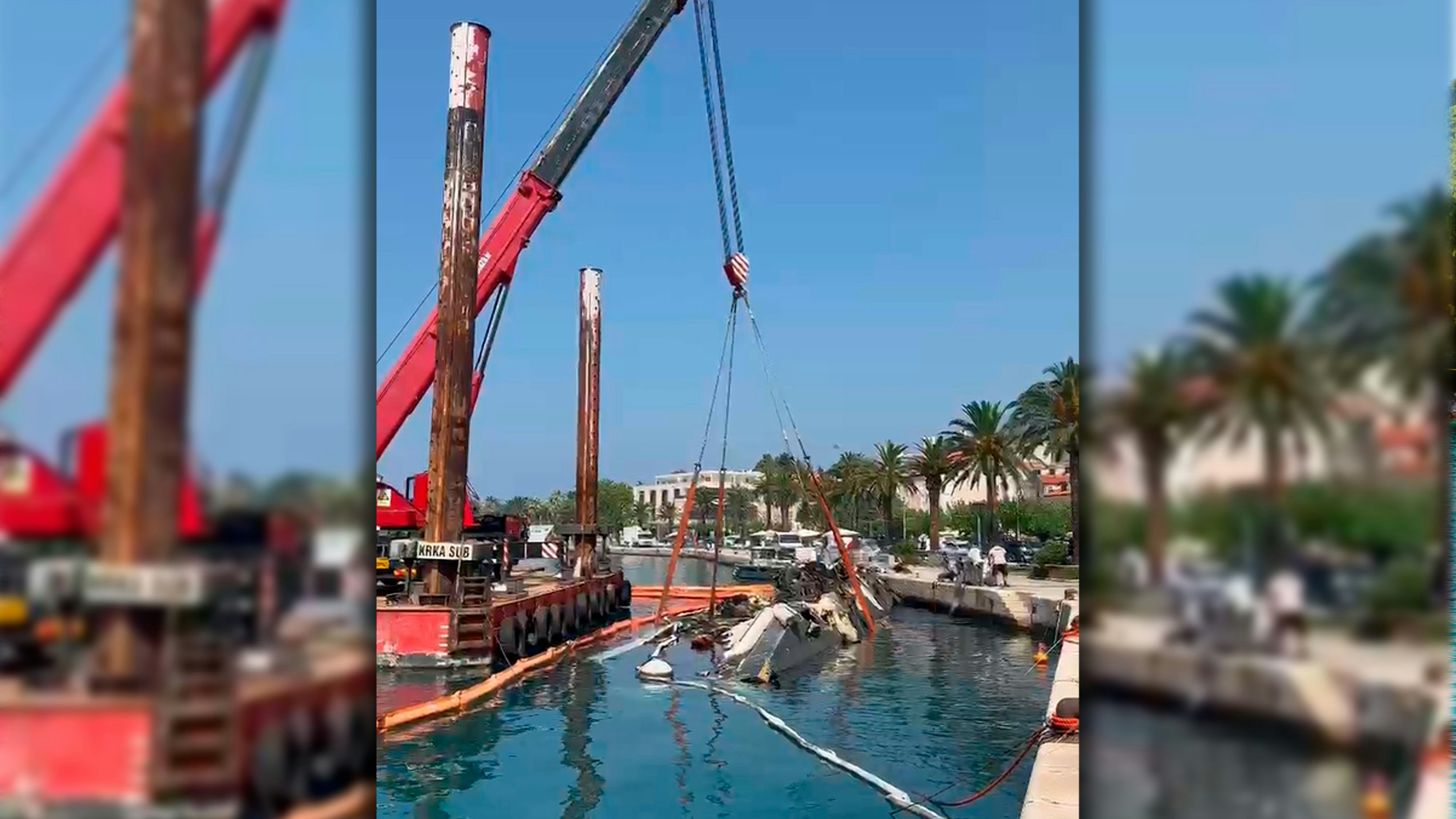 Das Wrack wird vom Meeresgrund geborgen.