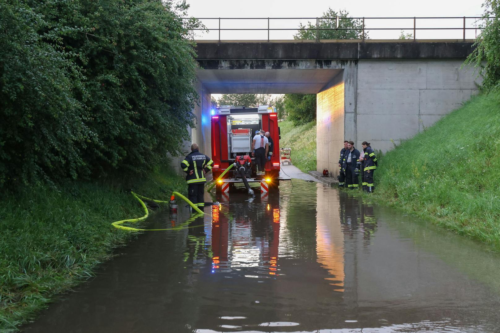 Unterführungen wurden überflutet. 