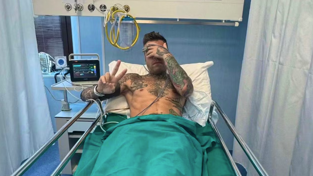 Heute.at - Innere Blutungen: Rapper Fedez erneut notoperiert