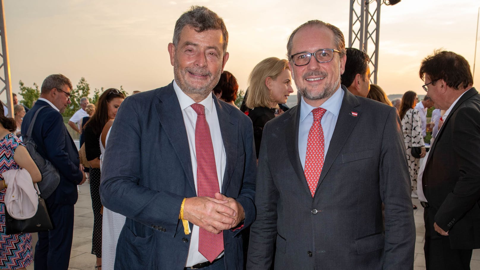 Bundesminister Alexander Schallenberg mit Stefan Ottrubay