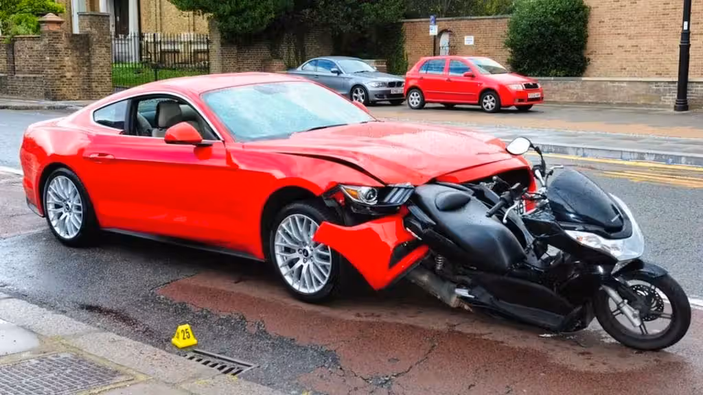 Bradley Clifford rammte den Roller mit Soban Khan (18) und Jahshua Francis (19) und tötete ersteren.