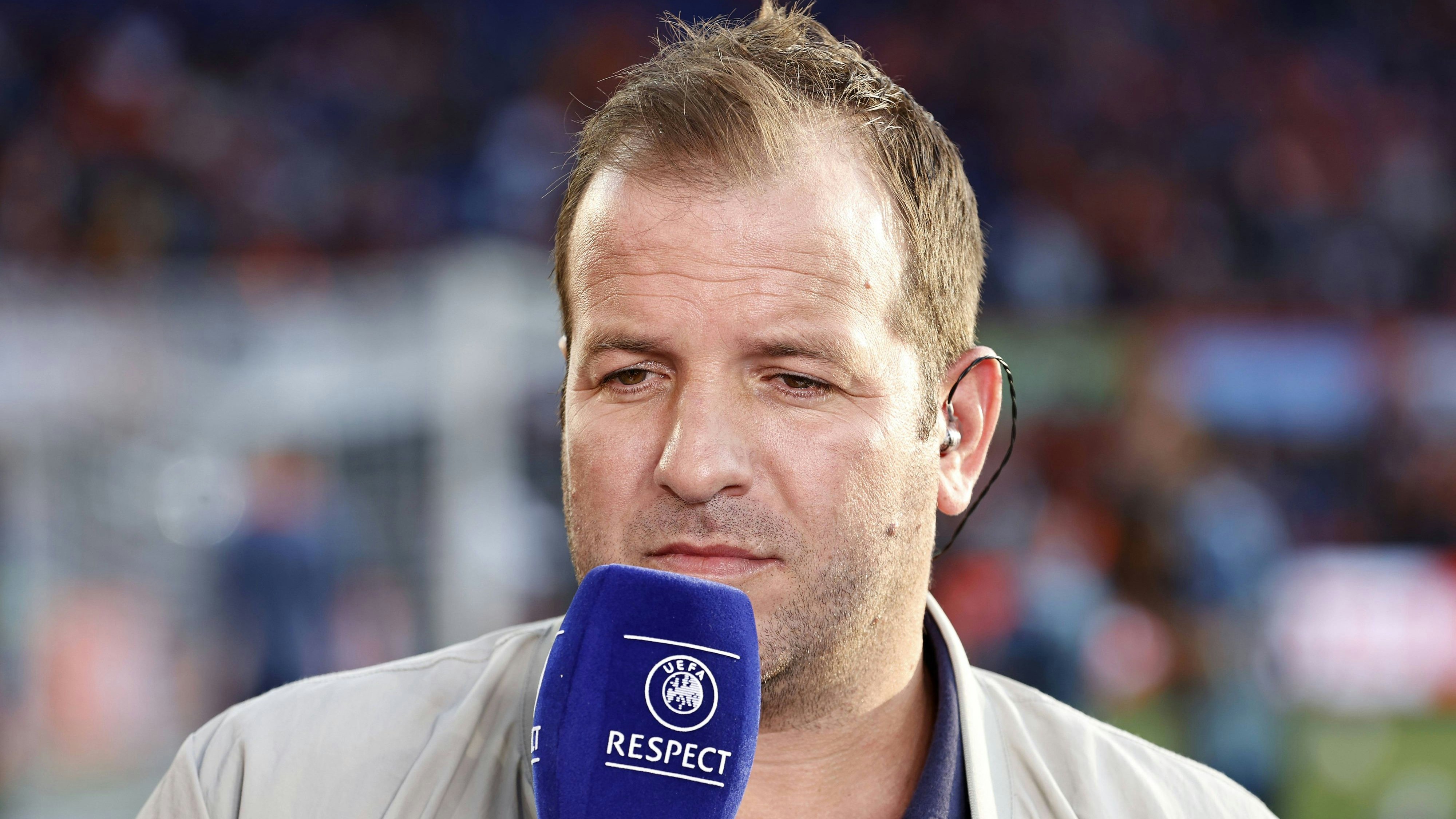 Rafael van der Vaart teilt gegen England brutal aus. 