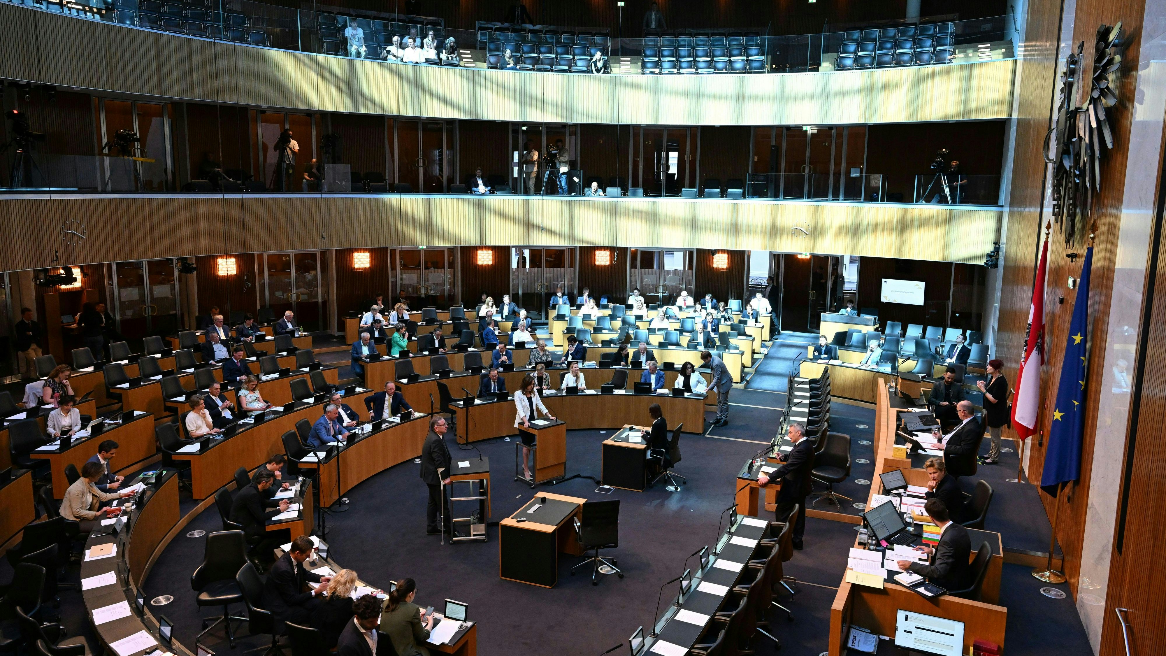 Download von www.picturedesk.com am 12.07.2024 (17:09).  ABD0035_20240705 - WIEN - ÖSTERREICH: Bundeskanzler Karl Nehammer (ÖVP) am Freitag, 5. Juli 2024, anl. einer Sitzung des Nationalrats im Parlament in Wien. - FOTO: APA/HELMUT FOHRINGER - 20240705_PD1348 - Rechteinfo: Rights Managed (RM)