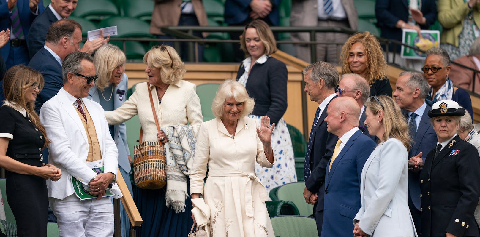 Bei der Begleitung der britischen Queen Camilla handelte es sich um ihre Schwester Annabel Elliot.