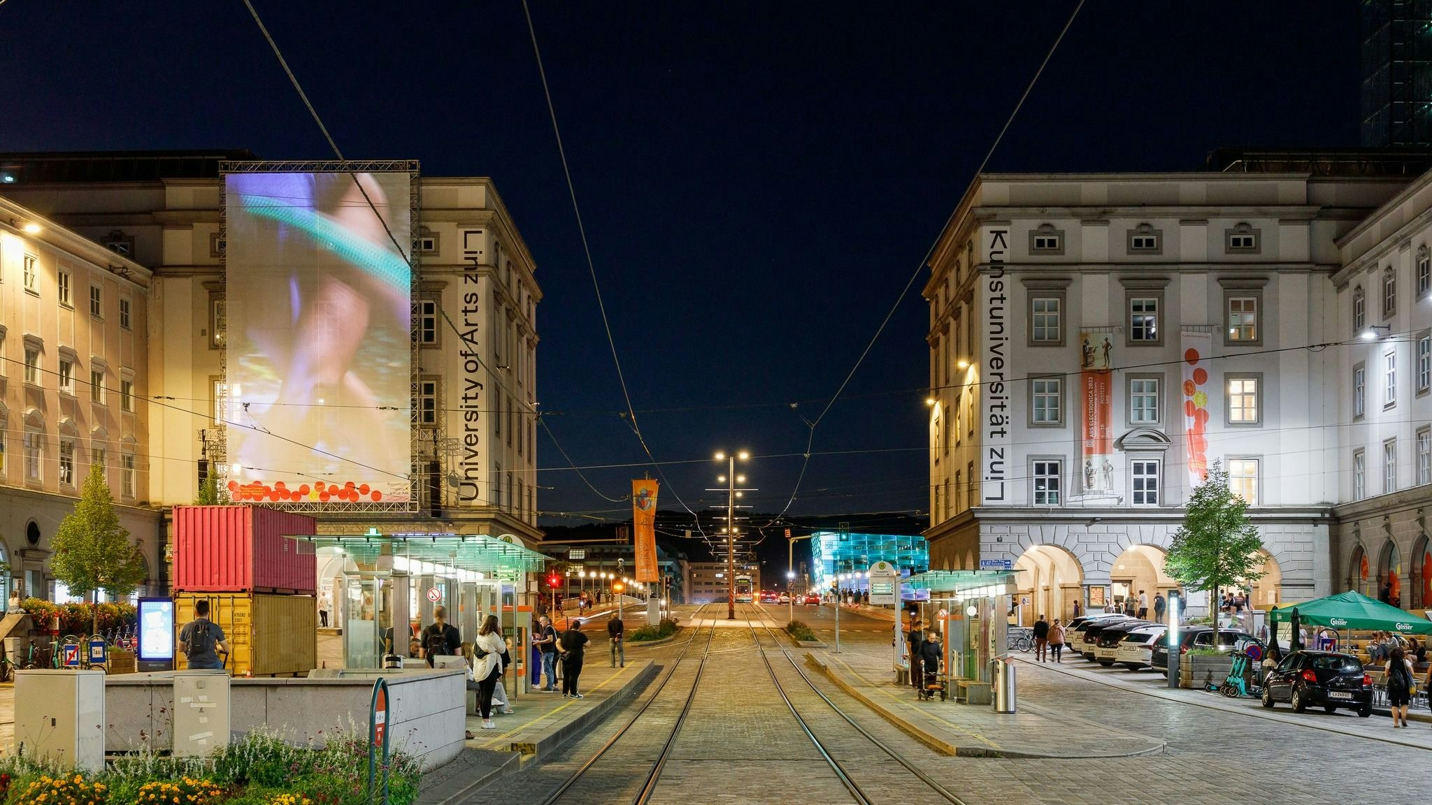 Am frühen Freitagmorgen brach das Feuer in der Linzer Kunstuni aus. (Archivbild)