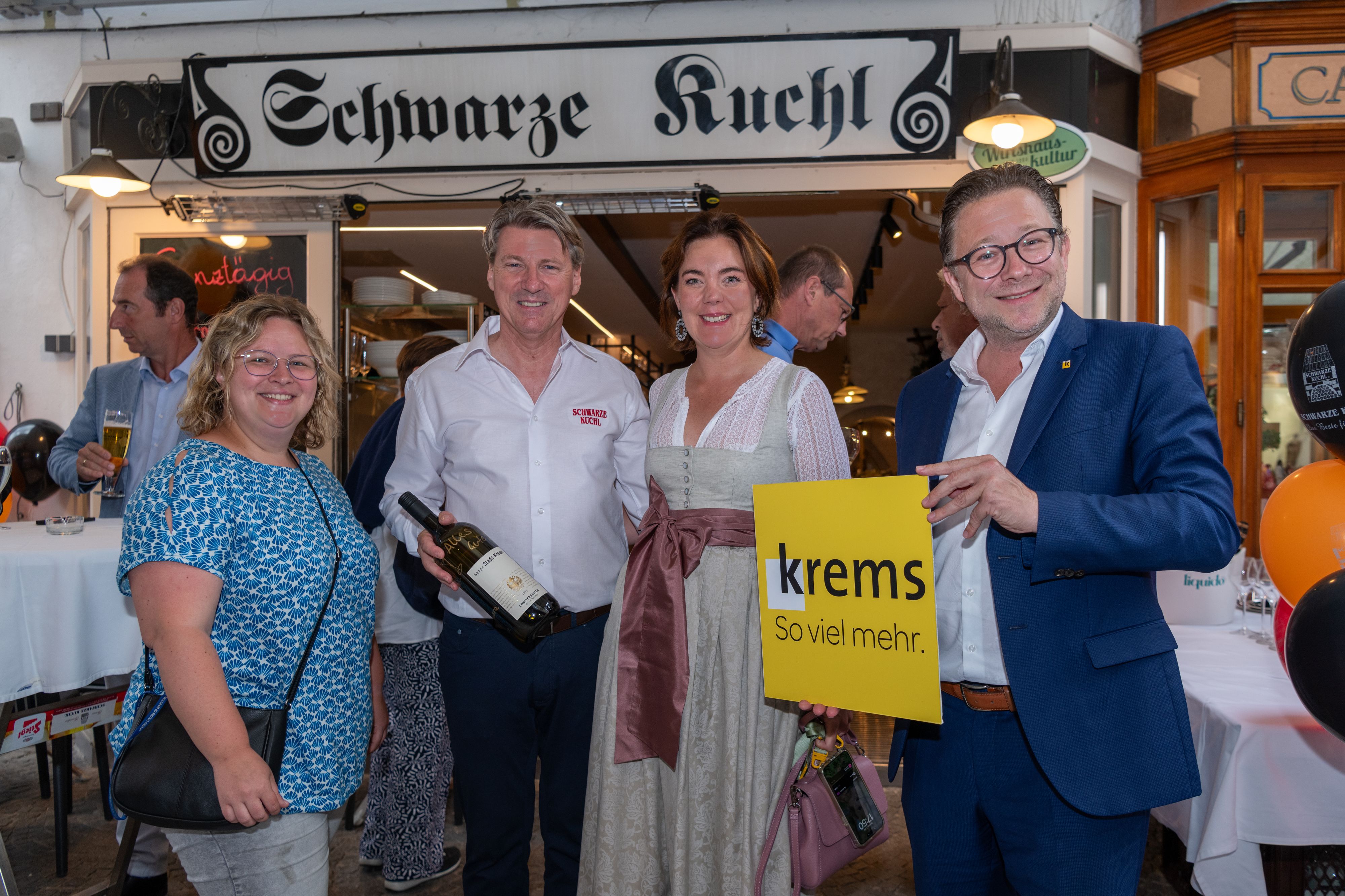 Rund 200 geladene Gäste konnten sich selbst ein Bild von der neuen alten „Schwarzen Kuchl“ machen.