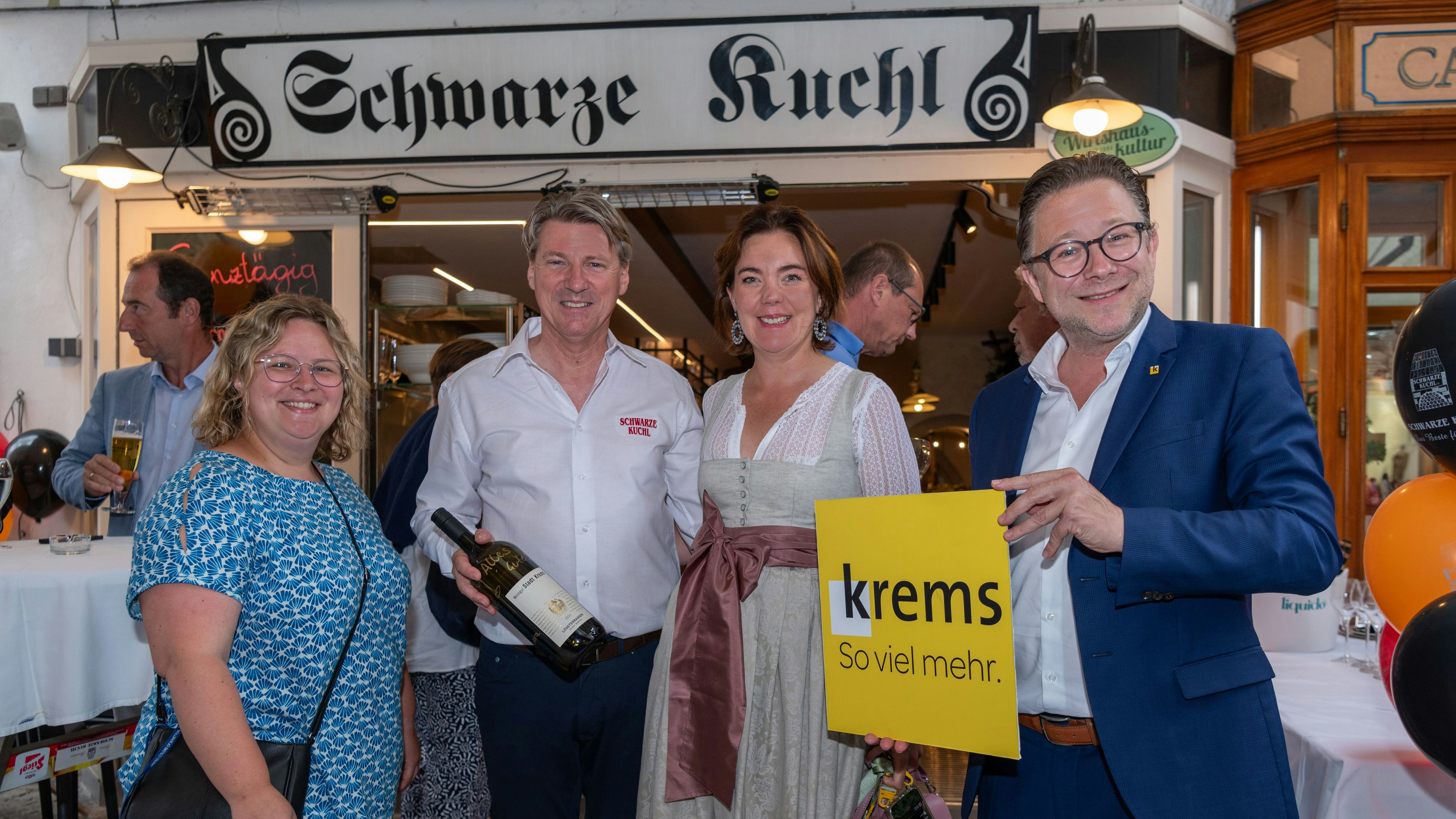 Rund 200 geladene Gäste konnten sich selbst ein Bild von der neuen alten „Schwarzen Kuchl“ machen.