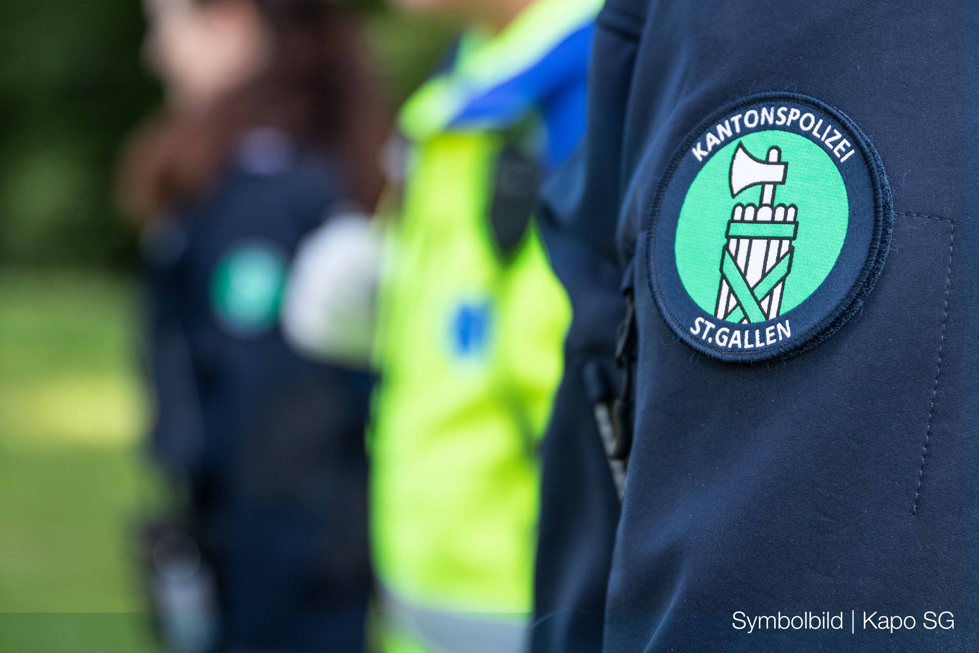 Am Donnerstag, kurz nach 21:30 Uhr, ist der Kantonspolizei St. Gallen eine Tat mit verletzten Personen an der Hochwachtstrasse gemeldet worden. (Symbolbild)