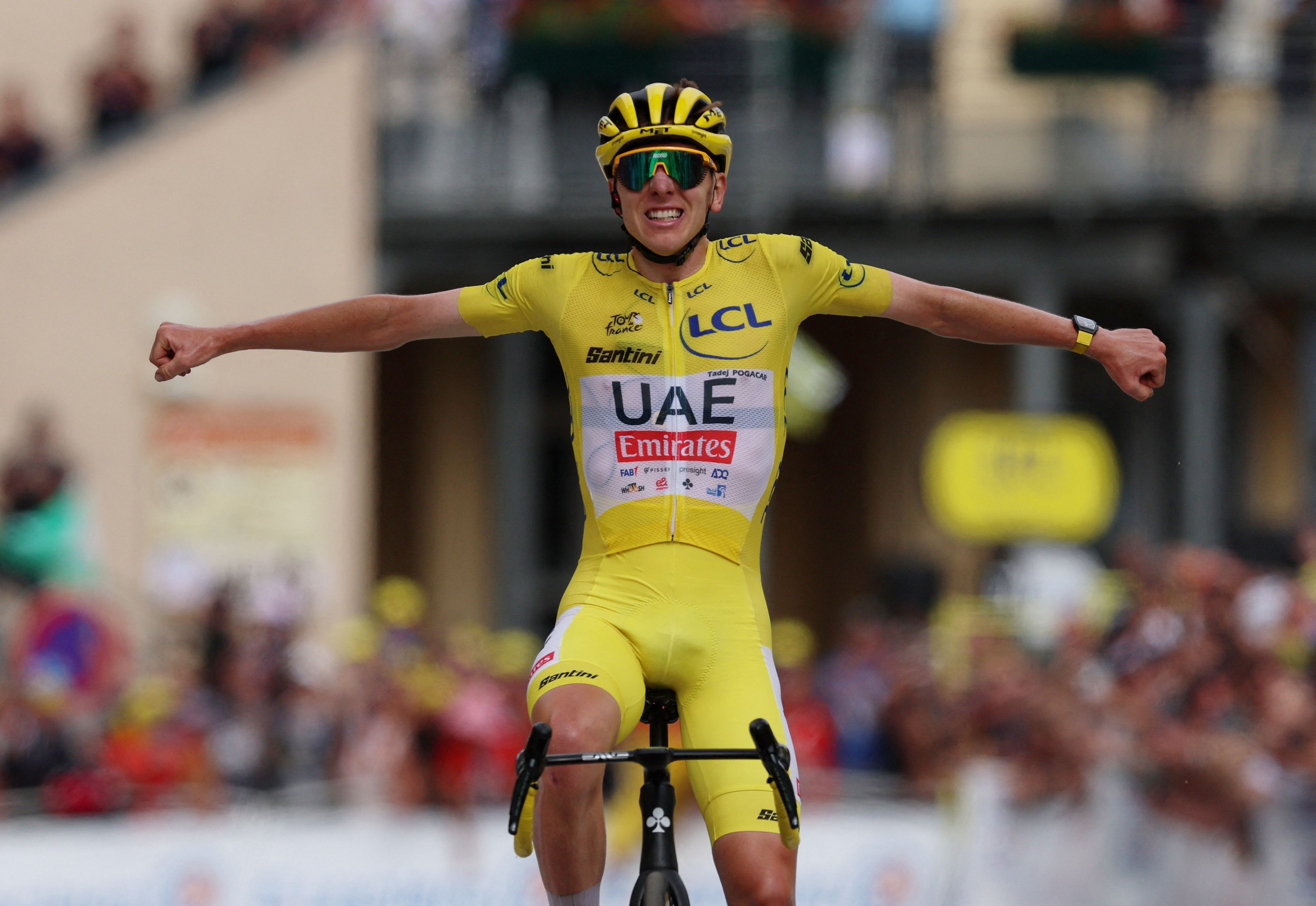 Der Slowene Tadej Pogacar gewinnt das erste Berg-Spektakel in den Pyrenäen. 