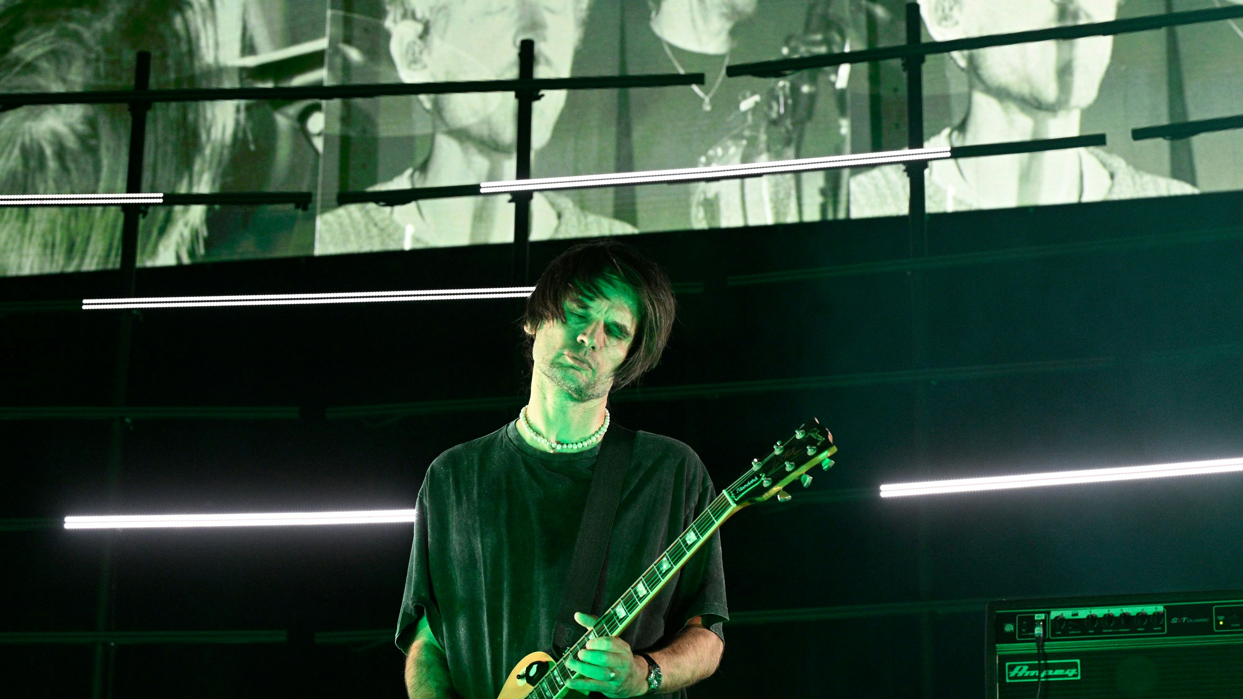 "Radiohead"-Gitarrist Jonny Greenwood ist ernsthaft erkrankt. Seine Zweitband "The Smile" musste nun ganze Konzerte absagen. 