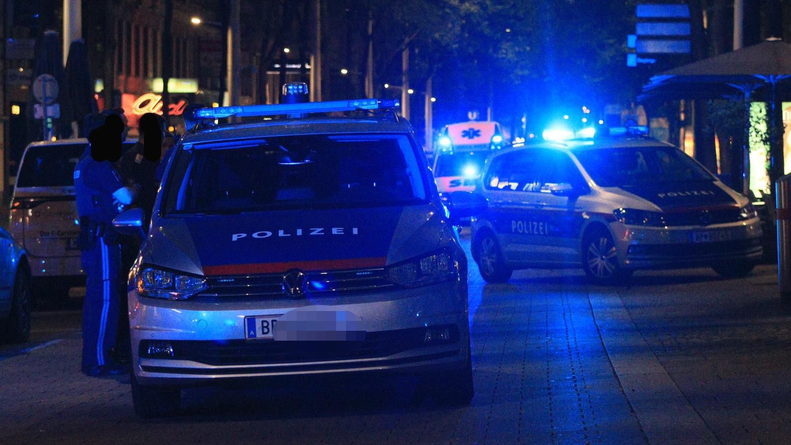 Heute.at - Teenie-Spritztour mit gestohlenem Auto endet an Mauer