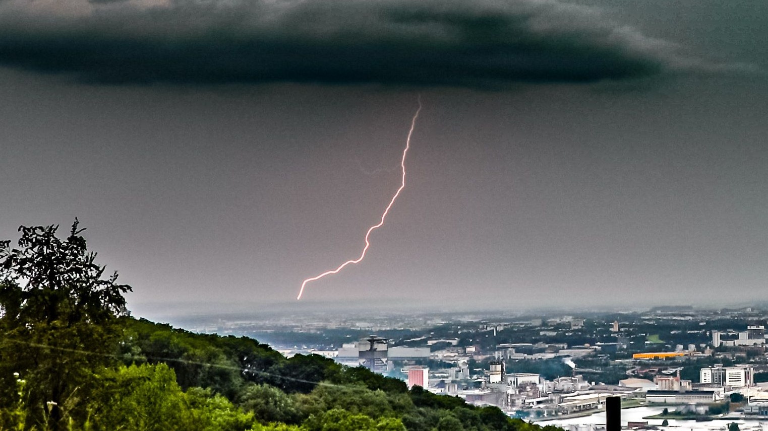 Gewitter Blitz Linz Symbol 13.07.2024