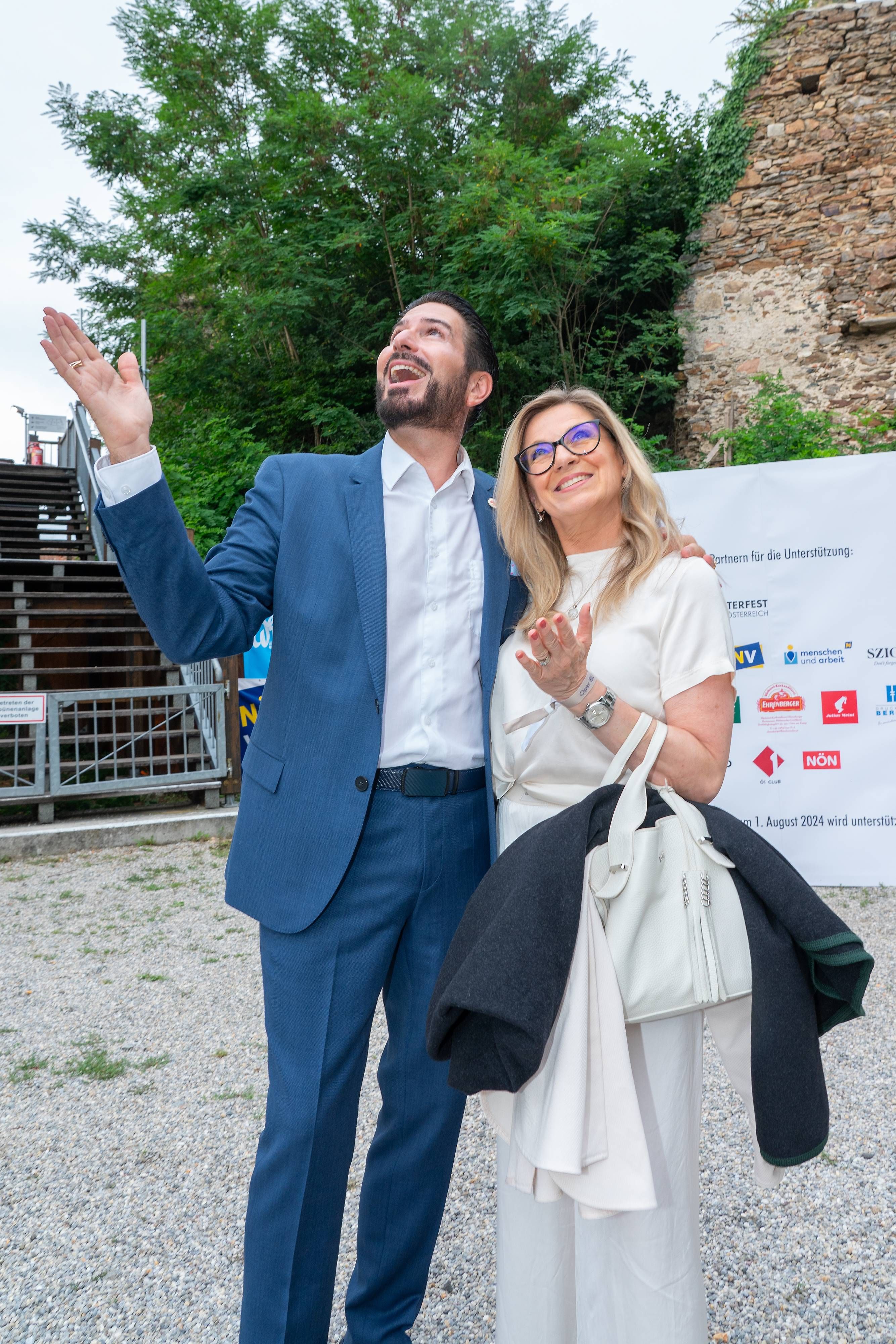 Das Wetter hat gehalten: ORF-Wetter-Lady Christa Kummer hatte Clemens Unterreiner für seine Premiere nichts mehr gewünscht: 