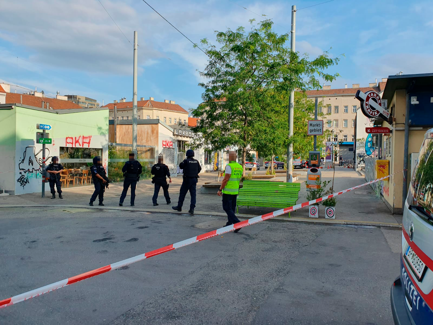 Grätzlgespräch am Yppenplatz nach blutigen Attacken in der Vorwoche.