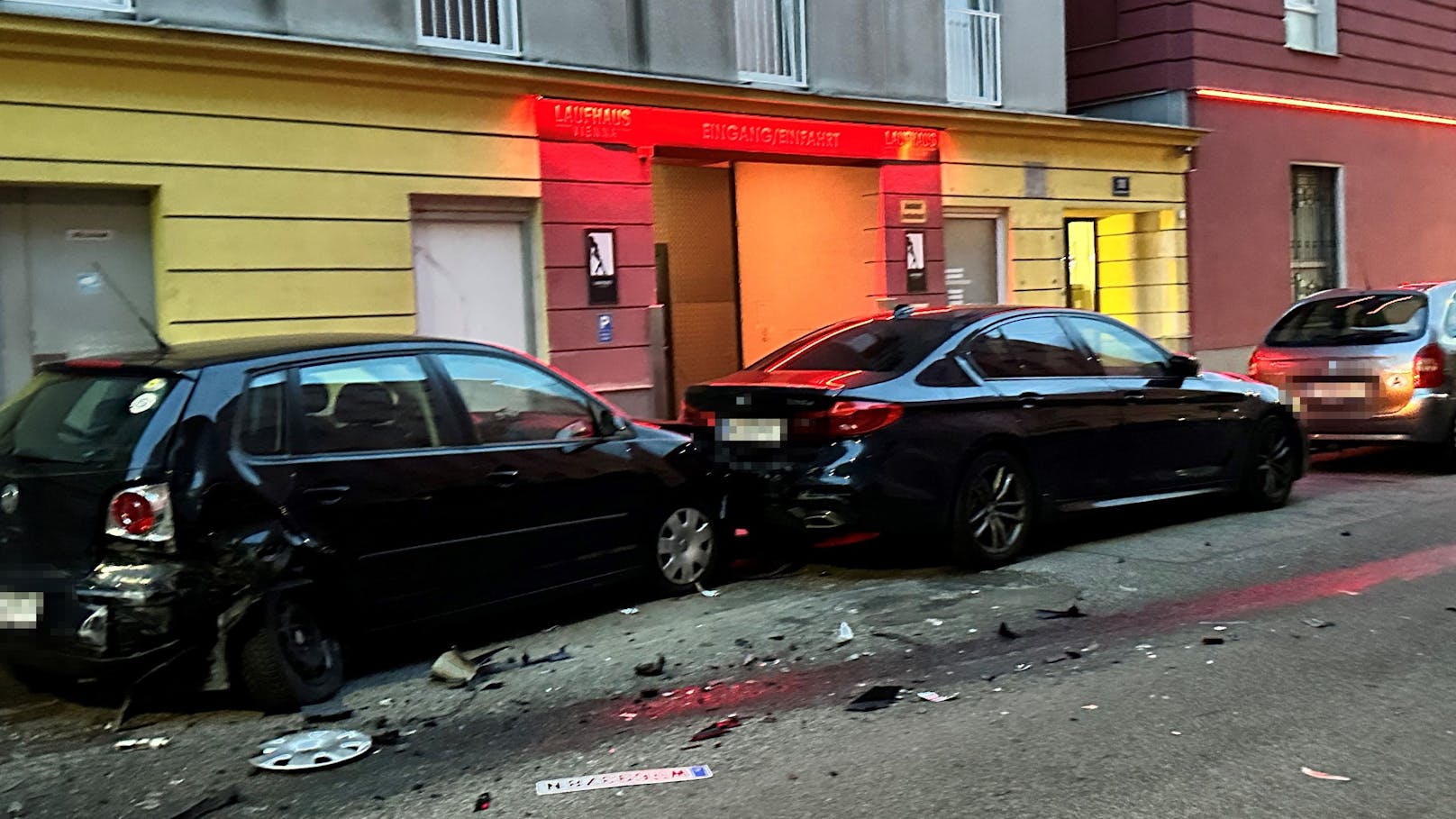 In der Angeligasse in Favoriten ereignete sich am Sonntag gegen 4.45 Uhr ein unüblicher Verkehrsunfall.