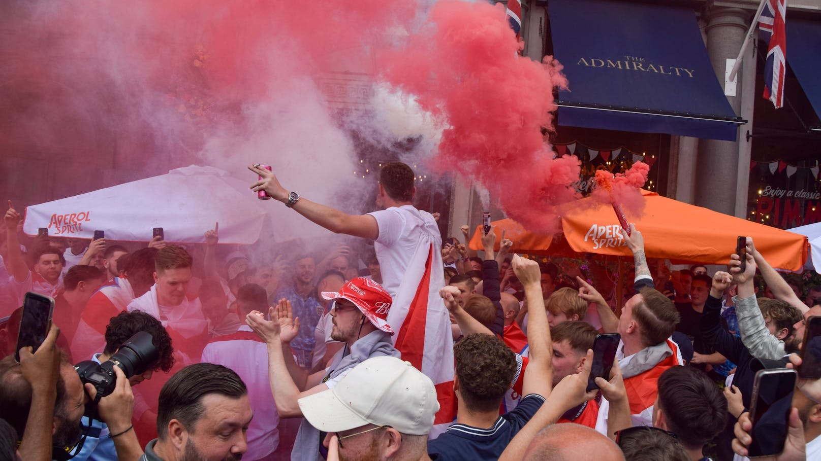 "It's coming home!" Fans feiern sich vor Finale warm