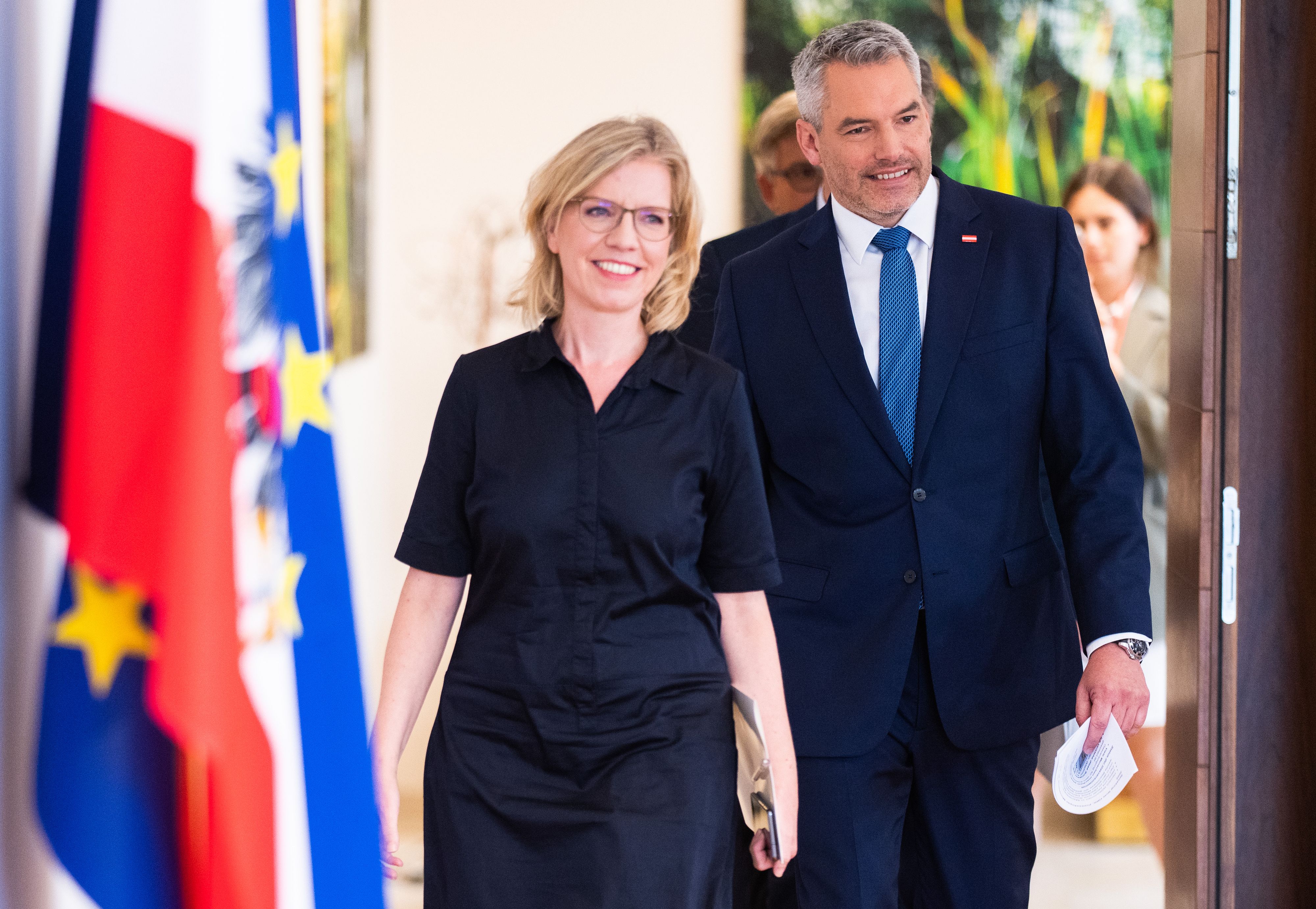 Trotz Streit um das EU-Renaturierunsgesetz schätzt Kanzler Nehammer die Leidenschaft seiner Klimaministerin.