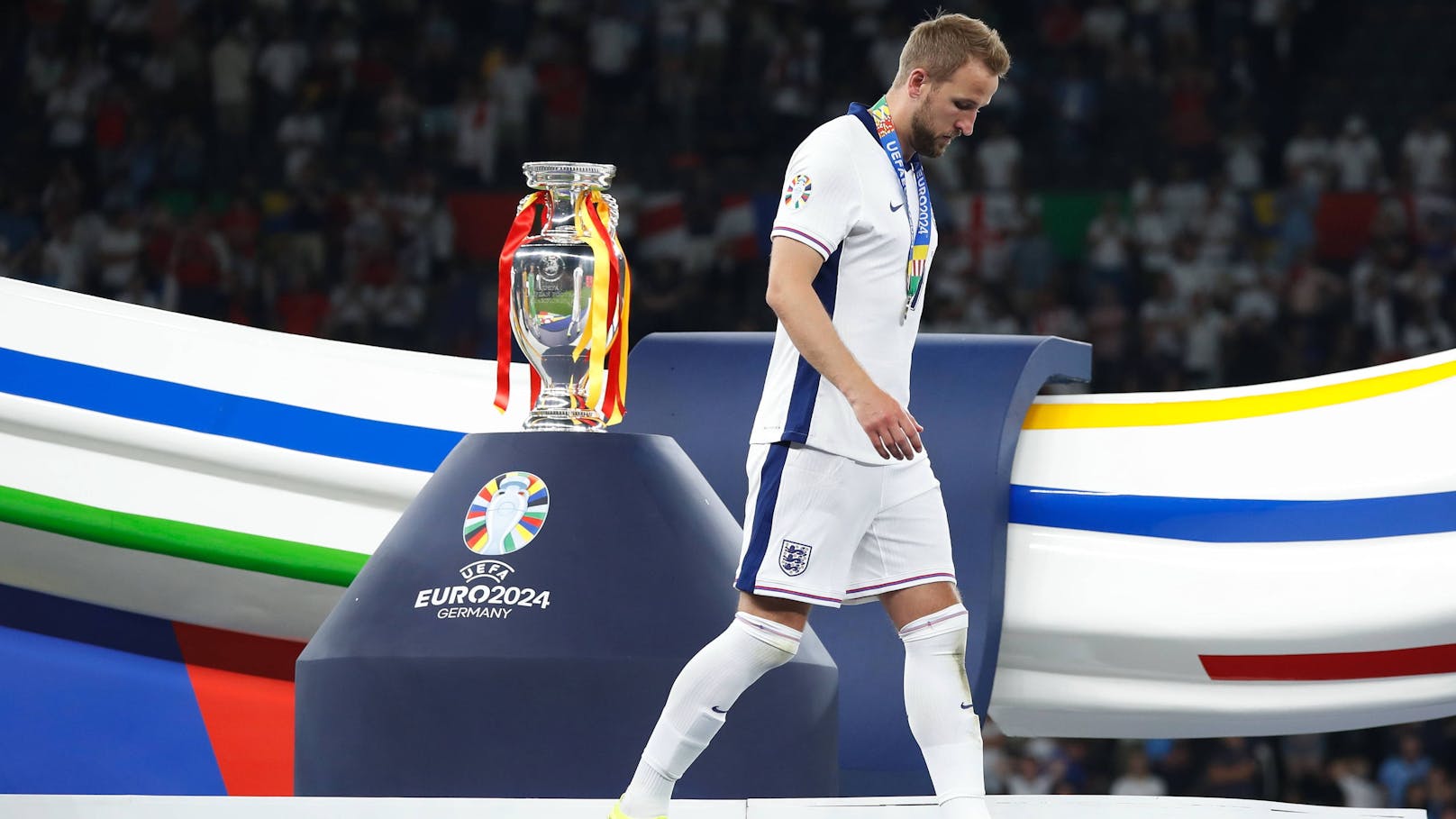 Titelfluch! England-Kapitän Kane bleibt ohne Pokal