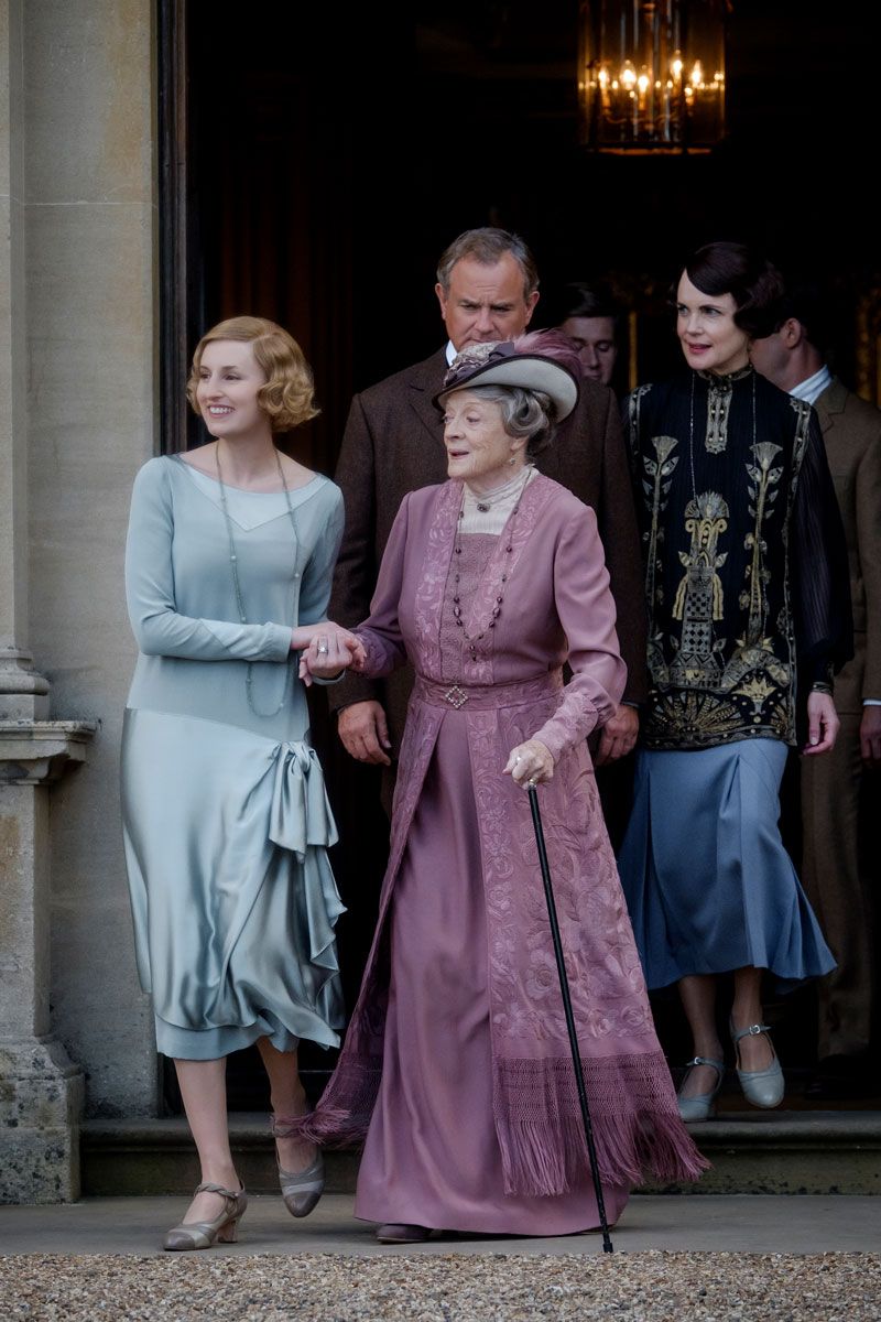 Lady Violet Crawley (Maggie Smith in Rosa) ist das Herzstück der Serie.