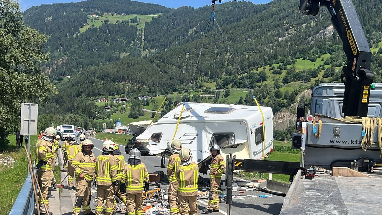 Heute.at - Geister-Wohnwagen donnert in Gegenverkehr