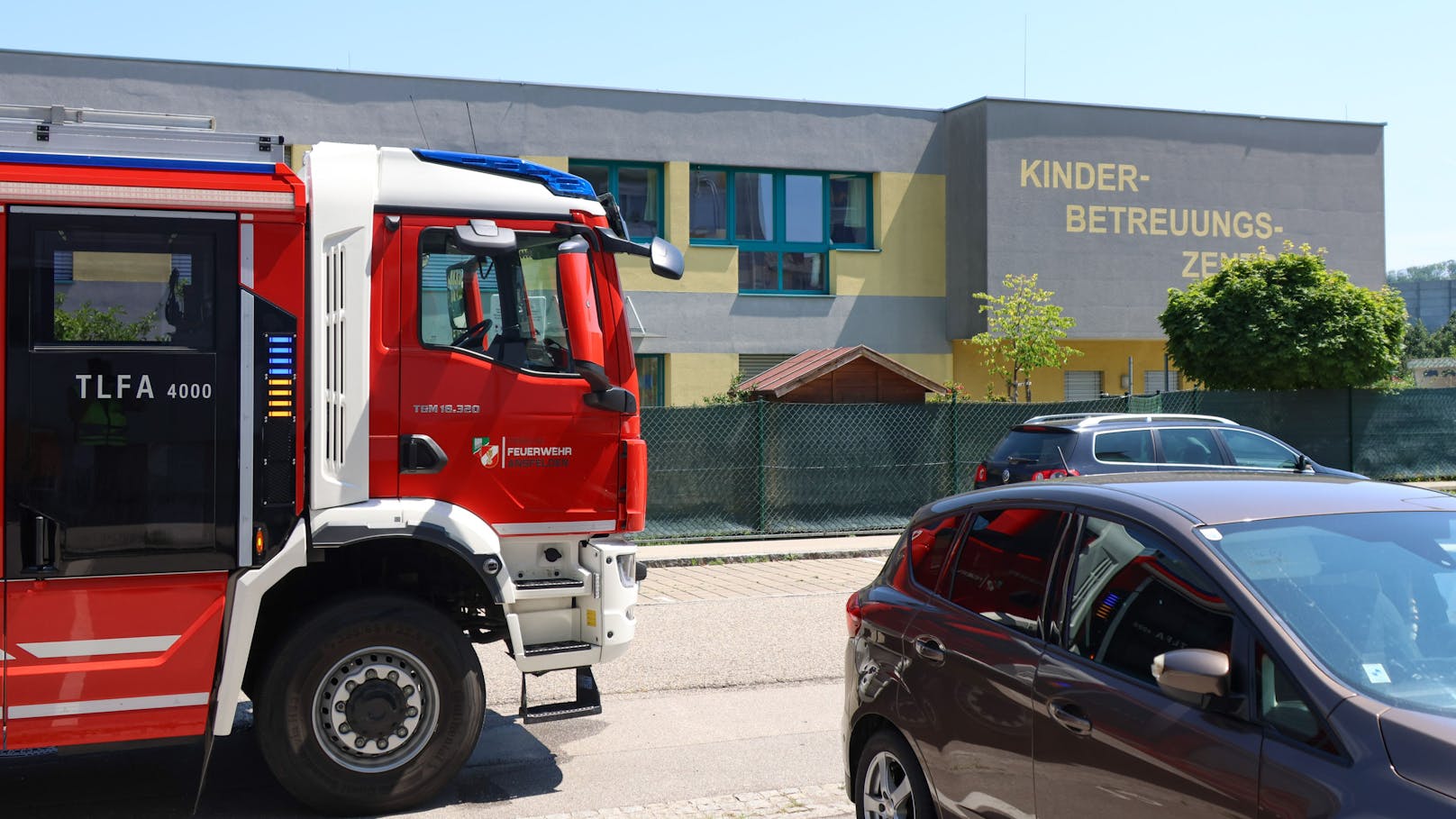 Brand wütet in Kindergarten, 76 Menschen flüchten