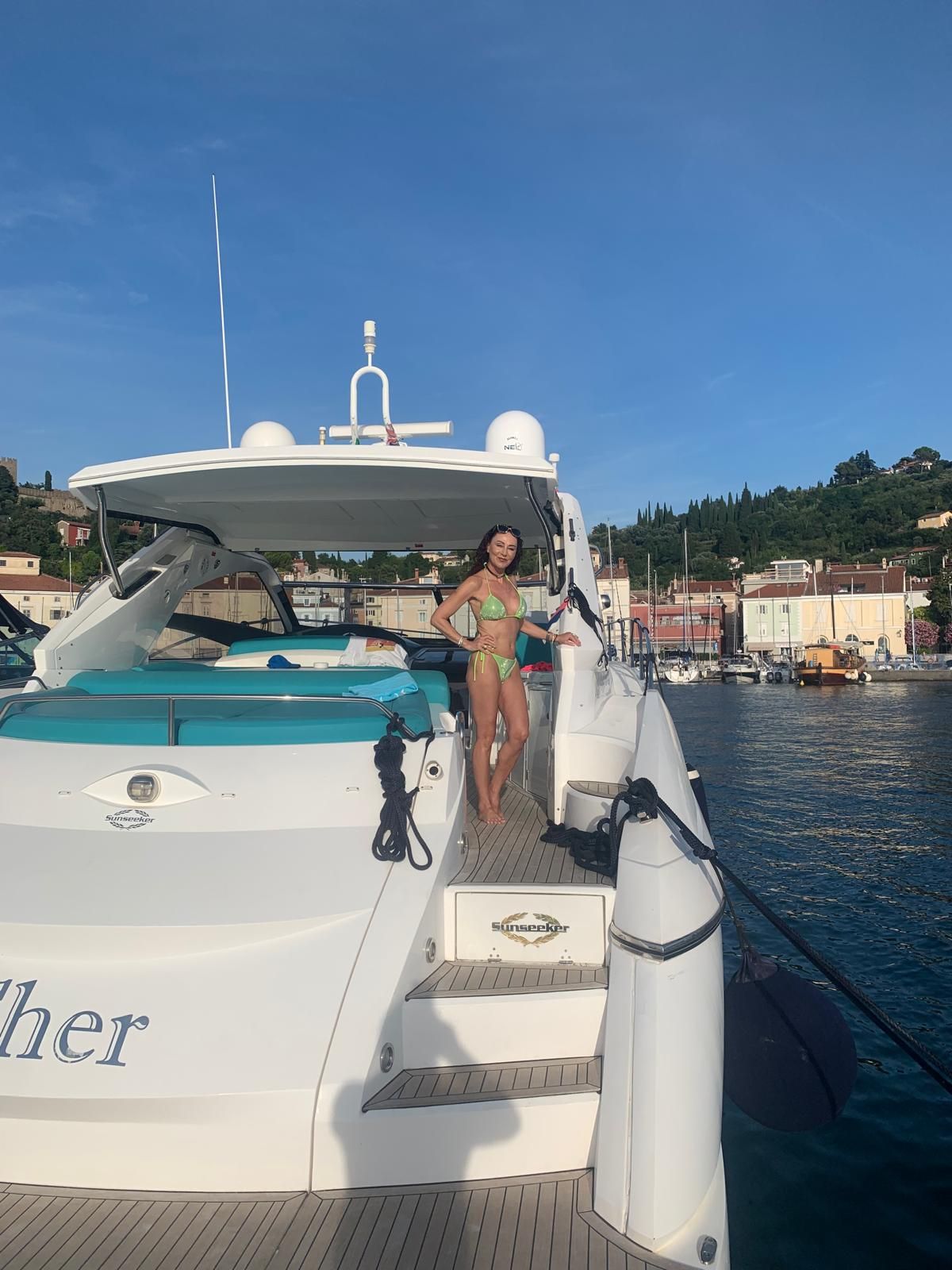 Christina Lugner schickt Bikini-Fotos aus dem Urlaub