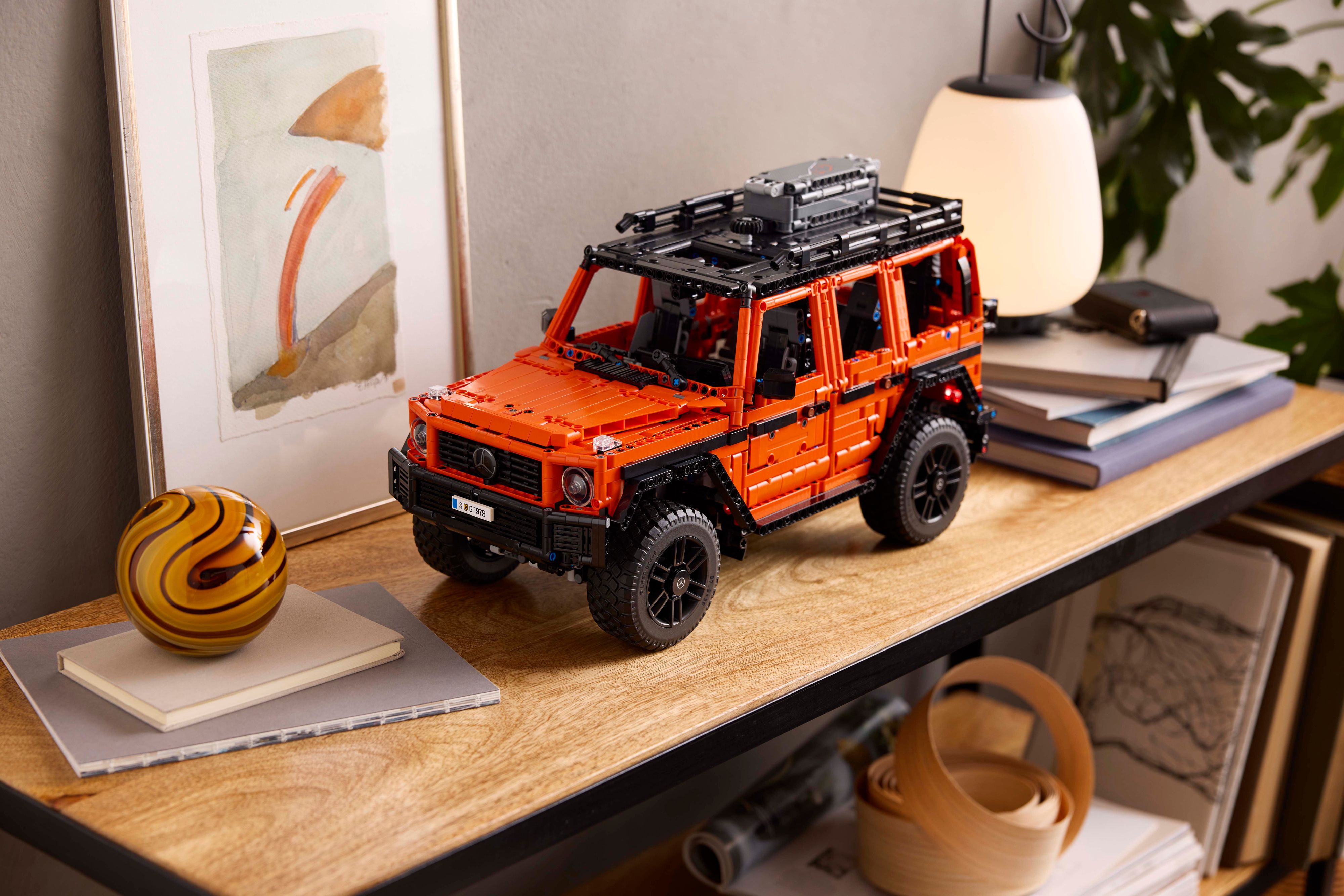 Zum 45. Geburtstag der Mercedes-Benz G-Klasse: Das neue LEGO Technic Mercedes-Benz G 500 Professional Line Set.