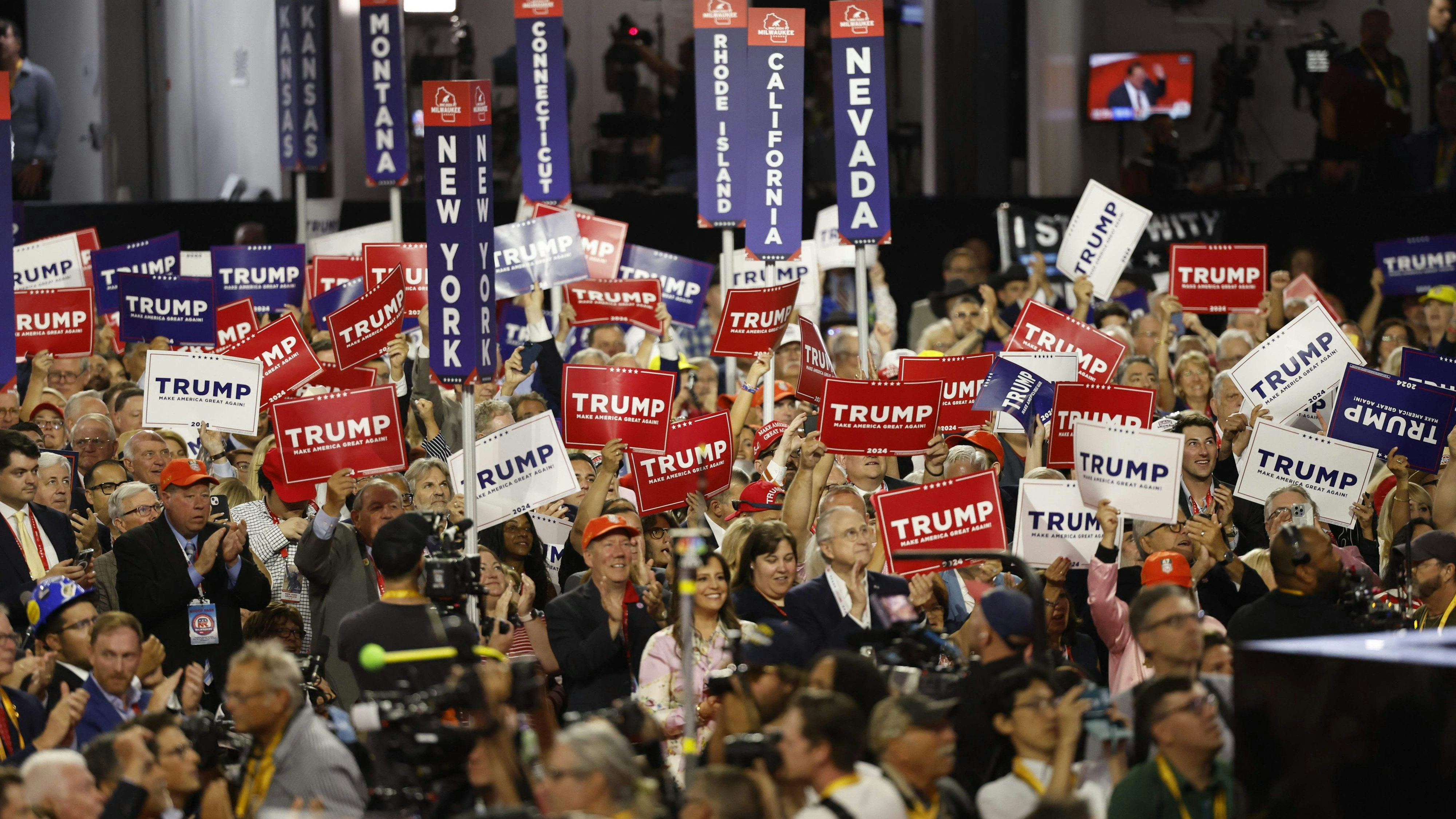 Feierten sich, aber vor allem ihren Kandidaten: tausende Trump-Fans am Parteitag in Milwaukee