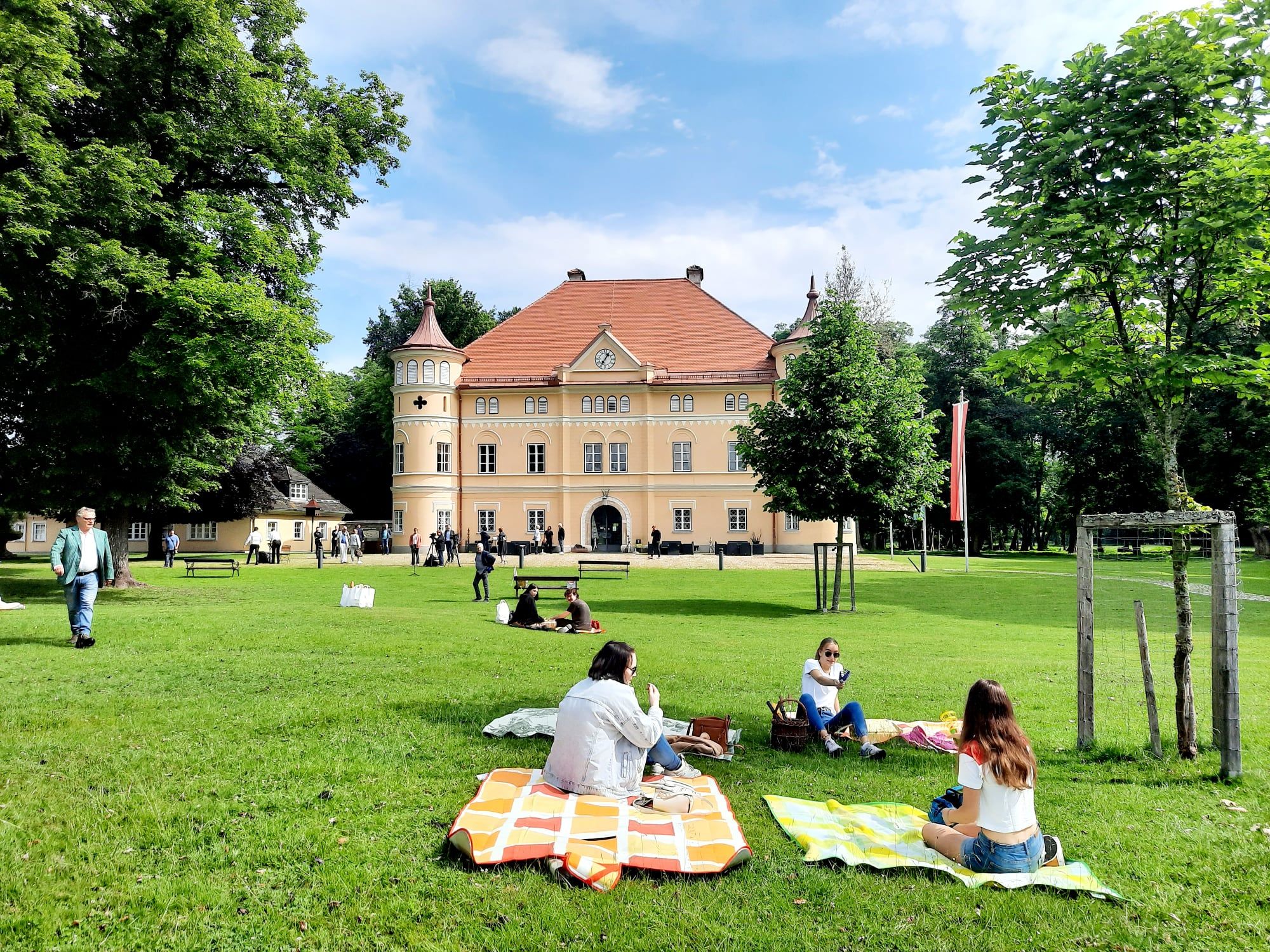 Hier im Schloss Mageregg ist das Lokal Blattschuss eingerichtet.