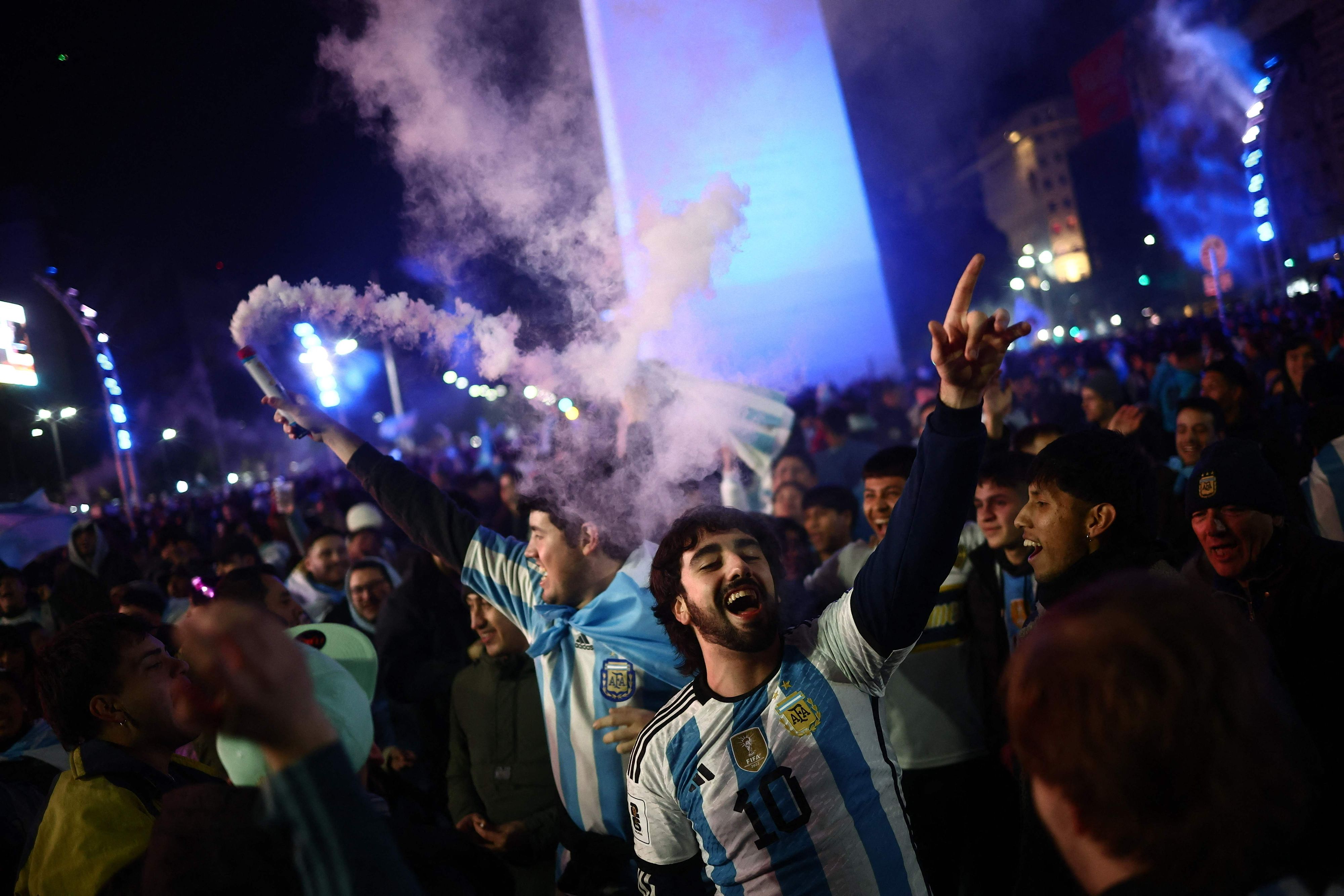 Fan-Ekstase vor dem Obelisk in Buenos Aires.
