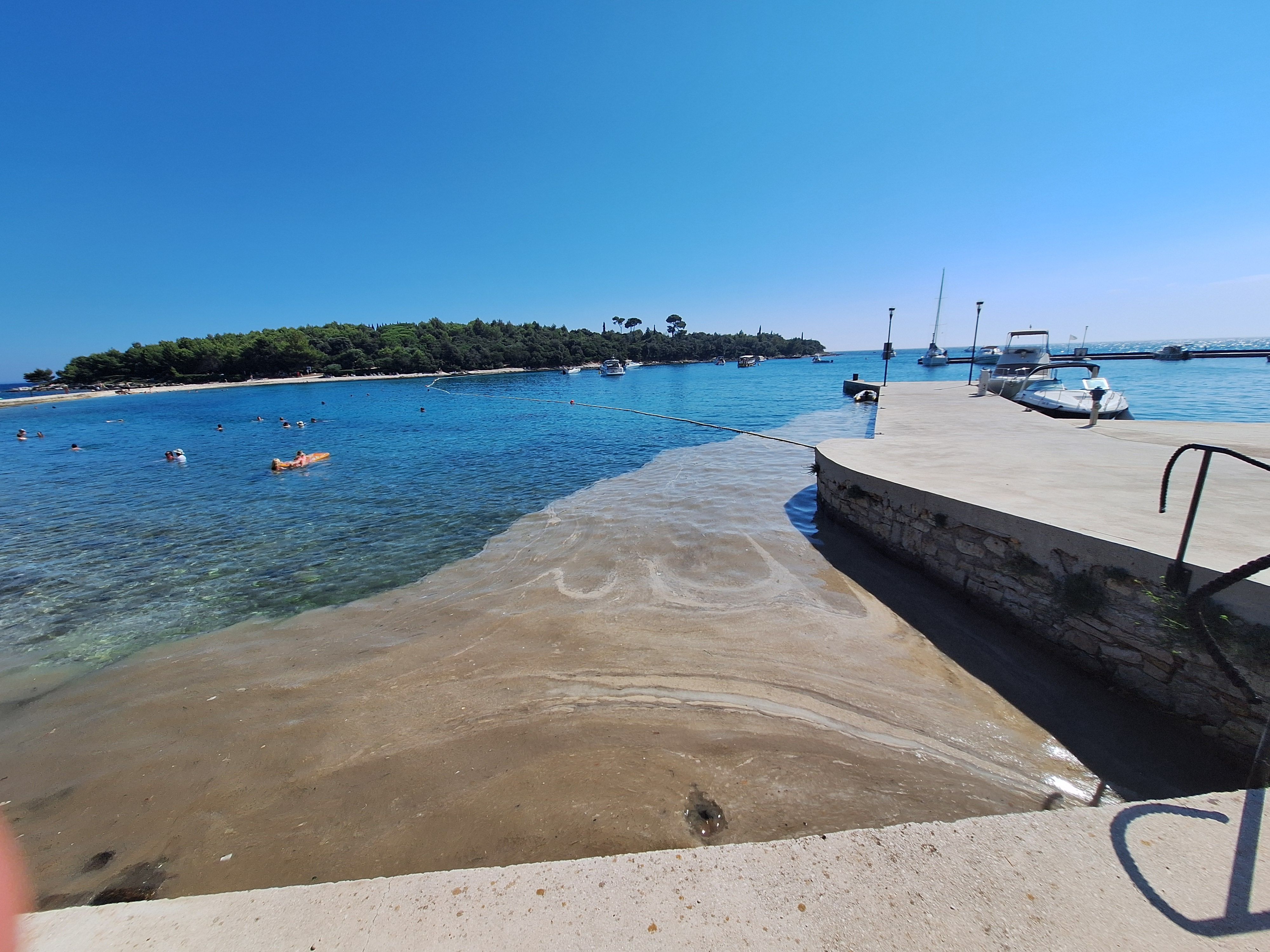 Nicht überall macht das Schwimmen in Rovinj (Kroatien) Spaß.