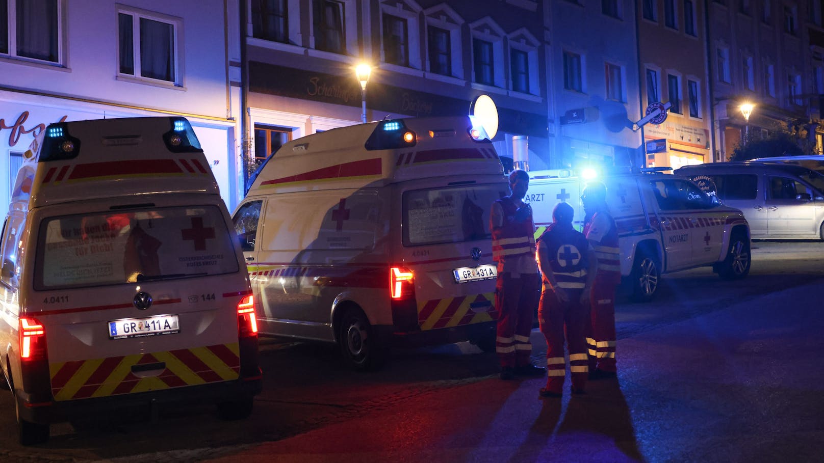 Vier Verletzte hat am späten Montagabend ein Zwischenfall mit einem Heizofen im Keller eines Hauses im Ortszentrum von Haag am Hausruck (Bezirk Grieskirchen) gefordert.