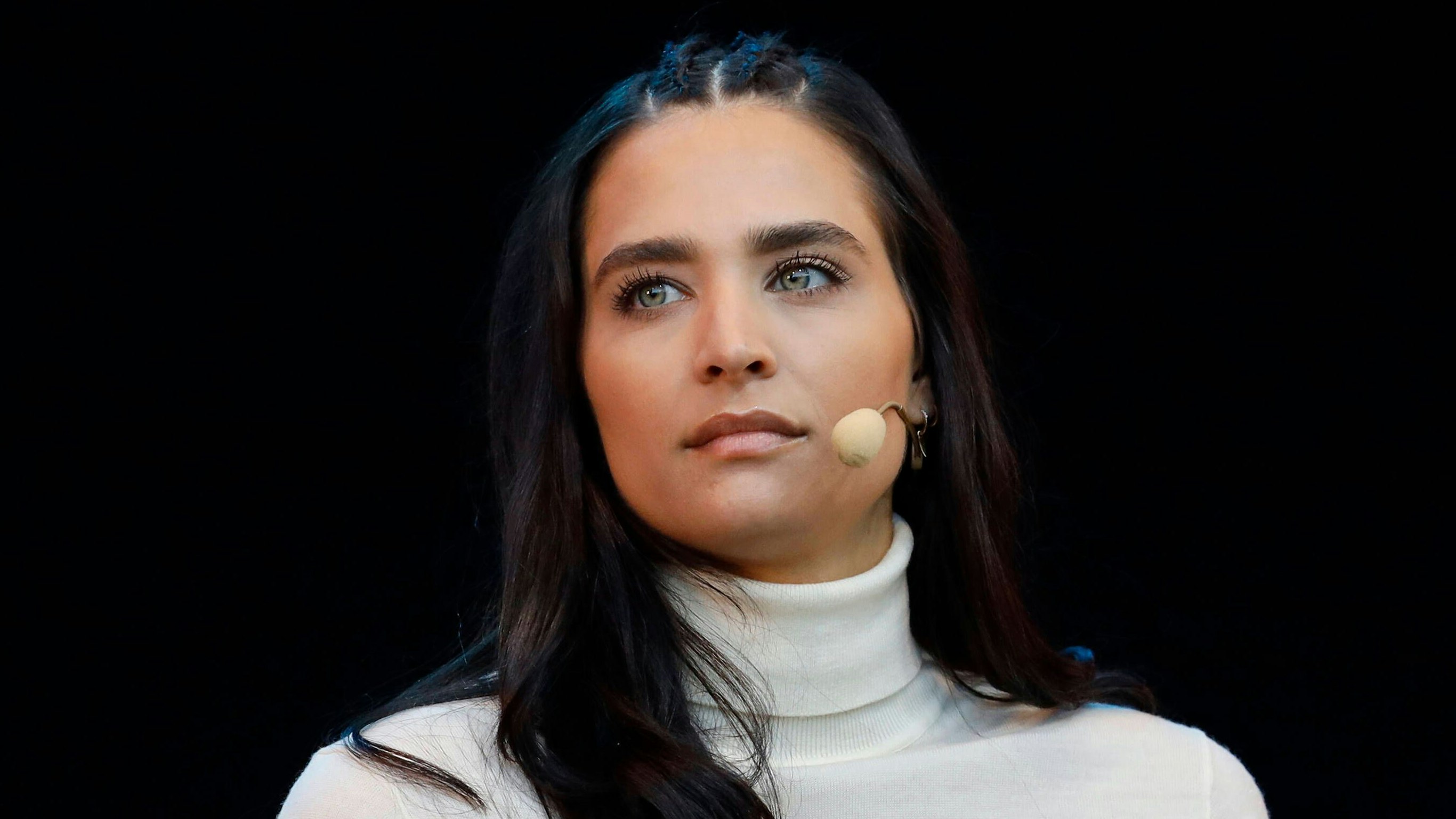 Amira Pocher hat viele Talente, aber beim Autofahren ist sie kürzlich an ihre Grenzen gestoßen.