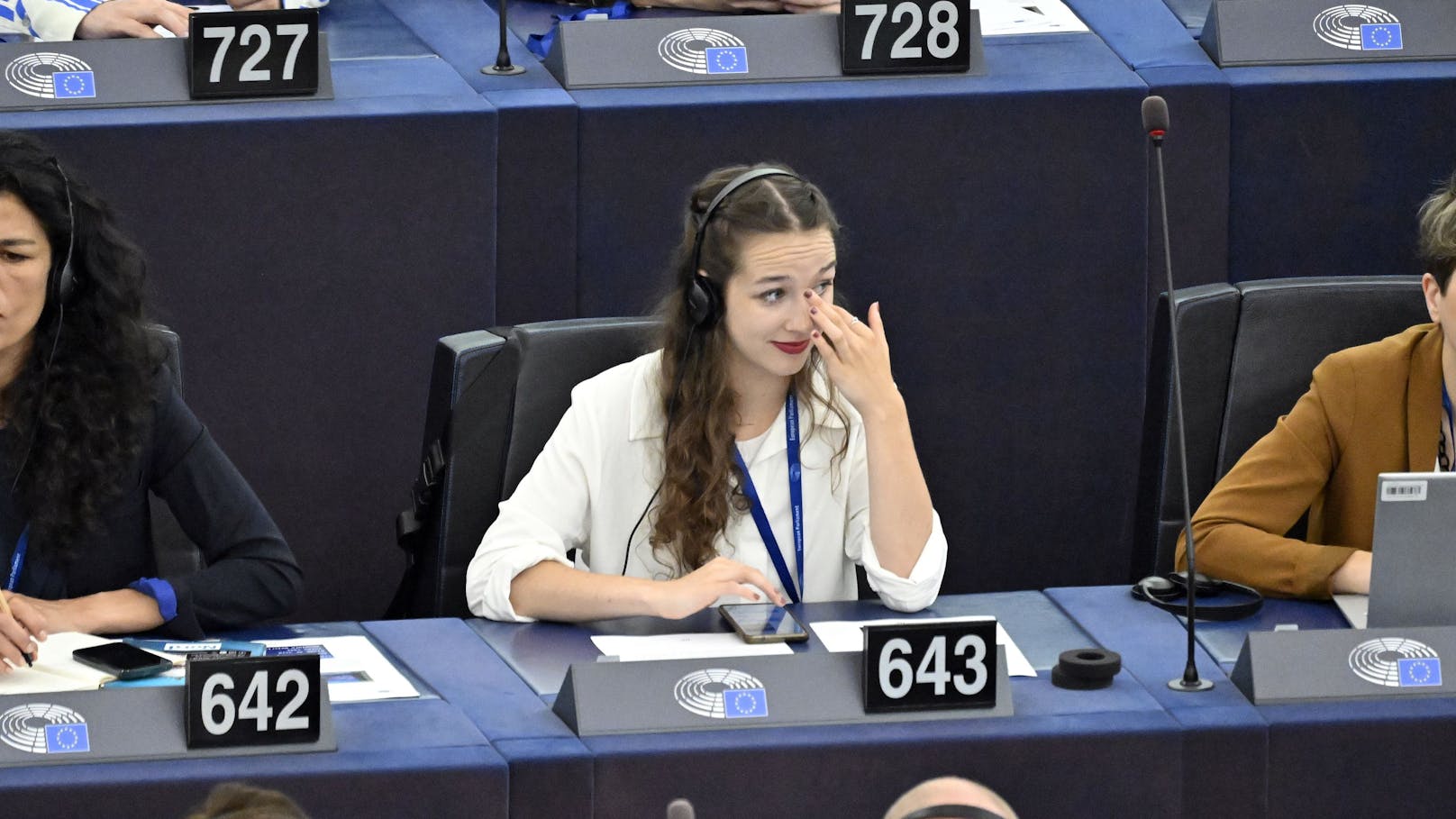 An ihrem ersten Arbeitstag im EU-Parlament erhielt Lena Schilling (Grüne) eine Strafzahlung in der Höhe von 4.000 Euro.