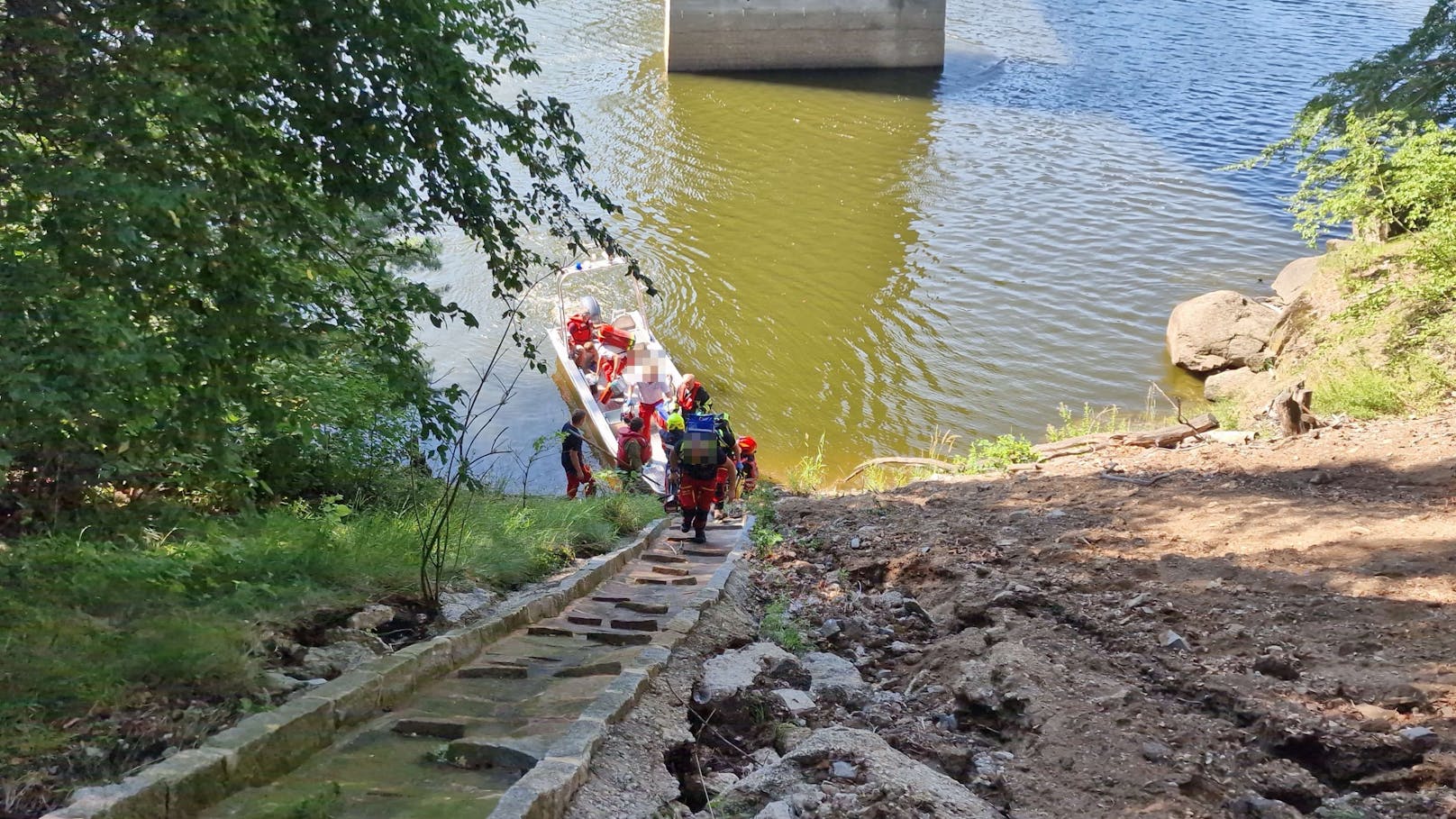 Mann stürzte aus Boot am Ottensteiner Stausee und starb.