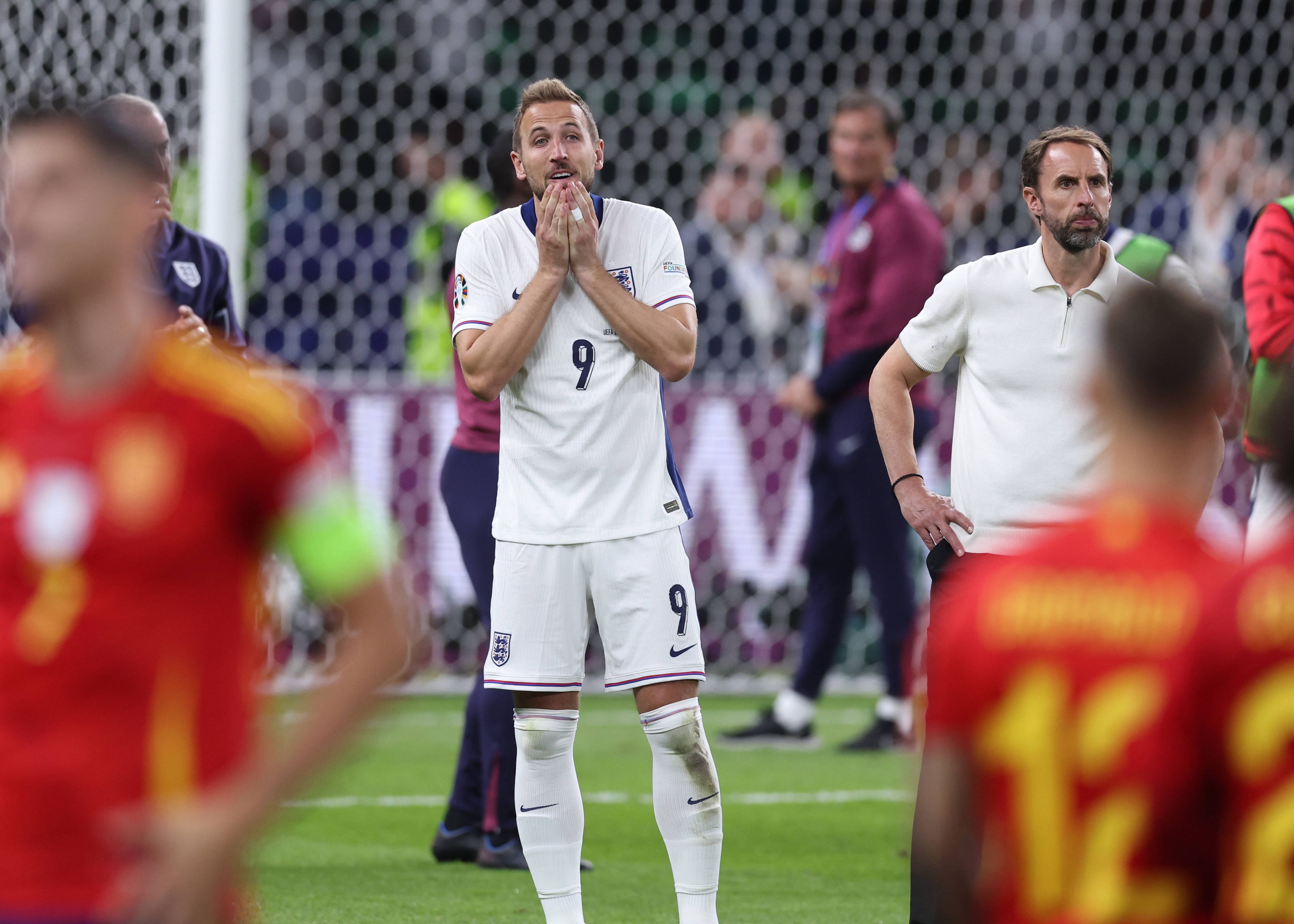 Im Vordergrund jubelten die Spanier über den EM-Sieg. Im Hintergrund gab es Tränen bei Harry Kane und Gareth Southgate.