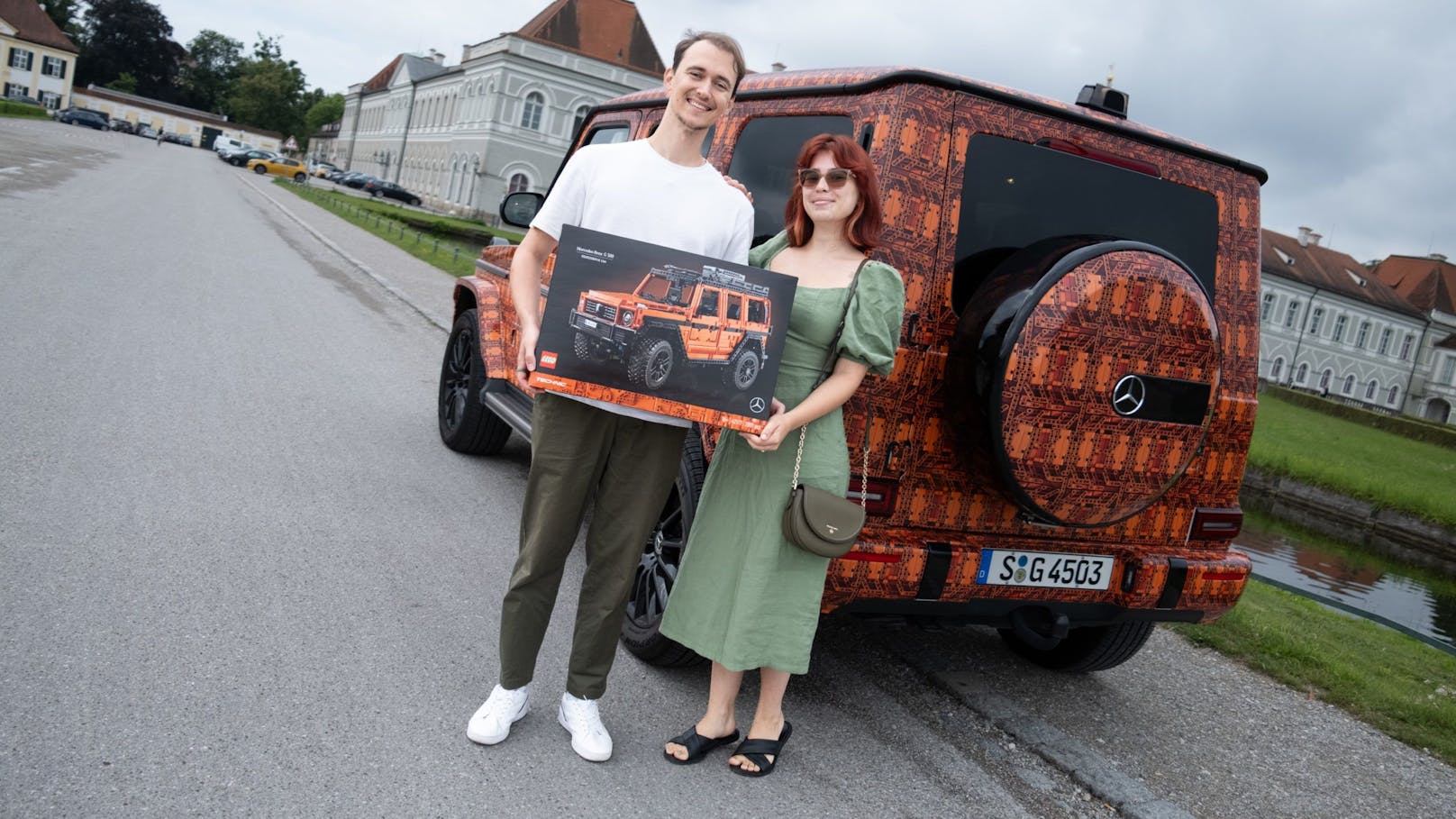 ... exklusive Fahrten im "LEGO Erlkönig" durch München gewinnen.