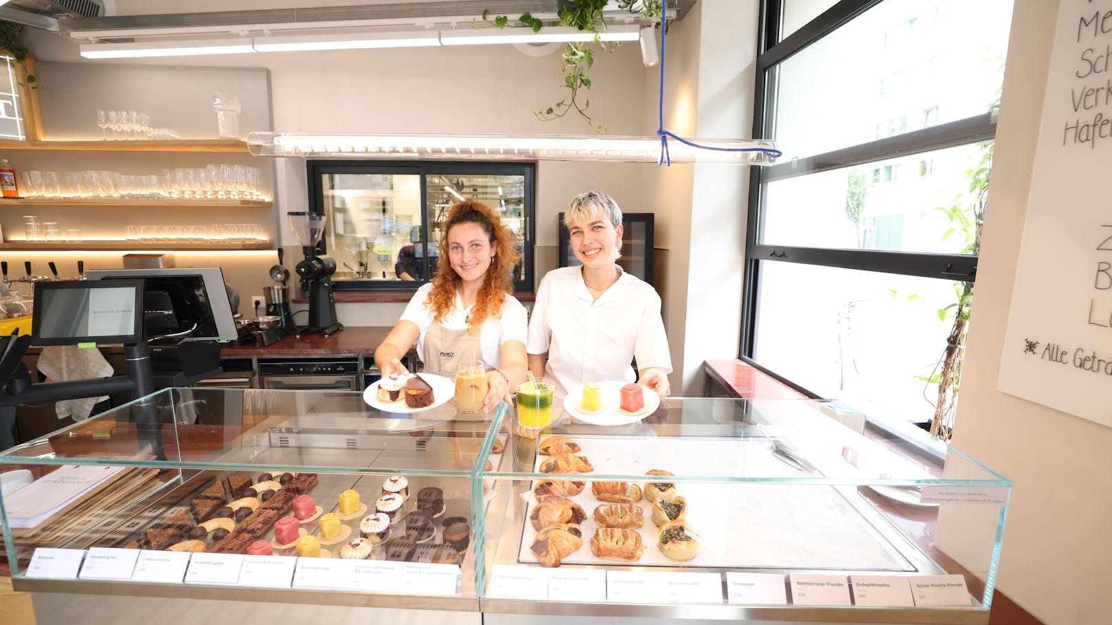 Das sind die Bestseller bei Celina und Sandra: Krapferl, Baissertorte und Sachertörtchen