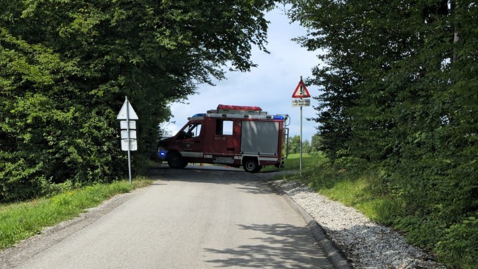 Für die Landung des Rettungshubschraubers wurde die Straße gesperrt.