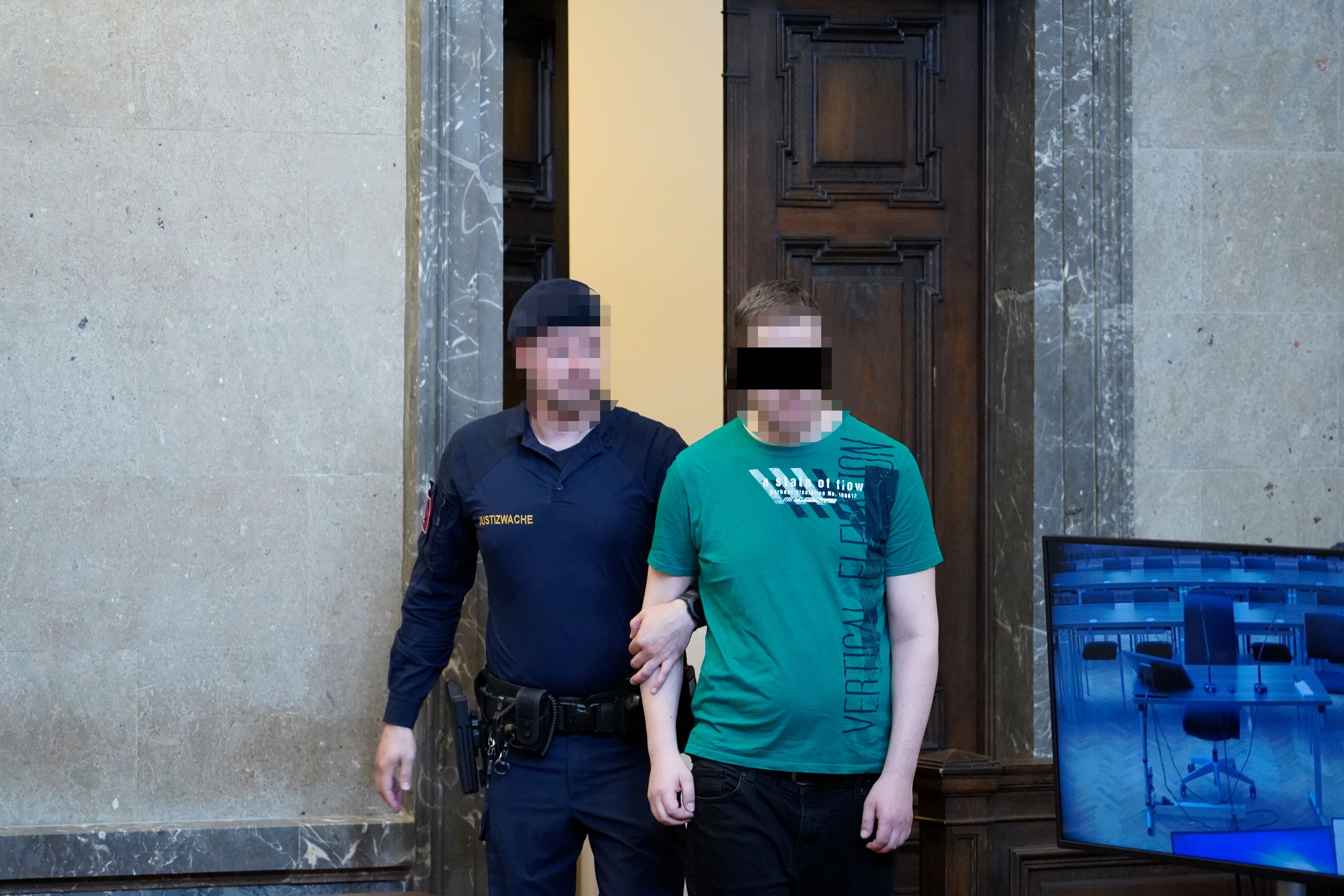 Der Sohn, der seine Mutter beinahe getötet haben soll, vor Gericht. Er schilderte die Ereignisse völlig emotionslos.