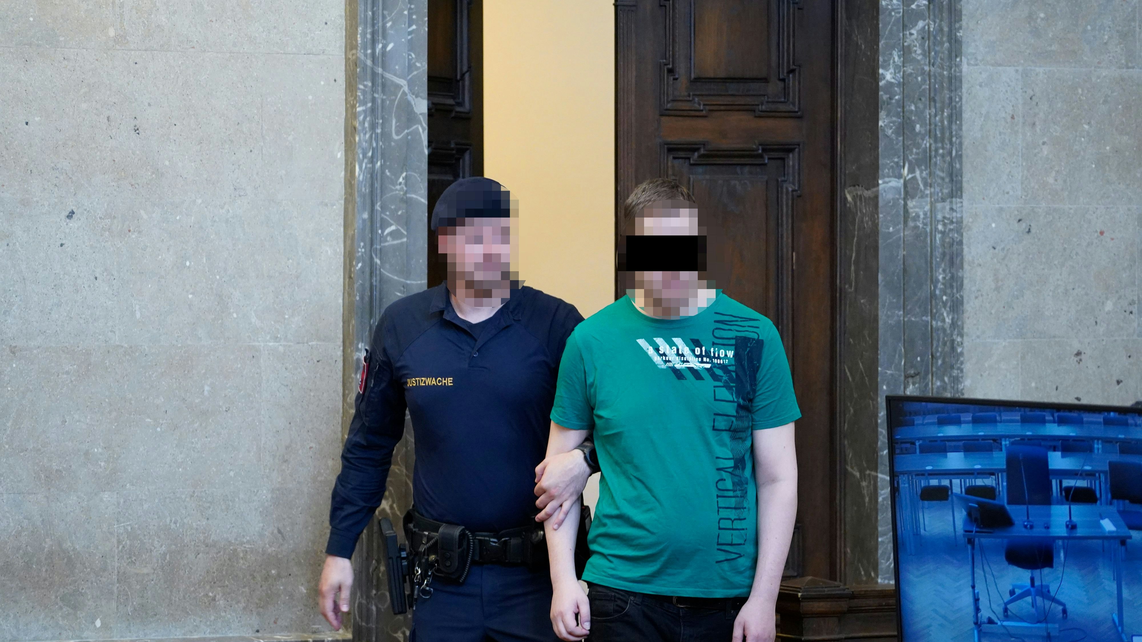 Der Sohn, der seine Mutter beinahe getötet haben soll, vor Gericht. Er schilderte die Ereignisse völlig emotionslos.