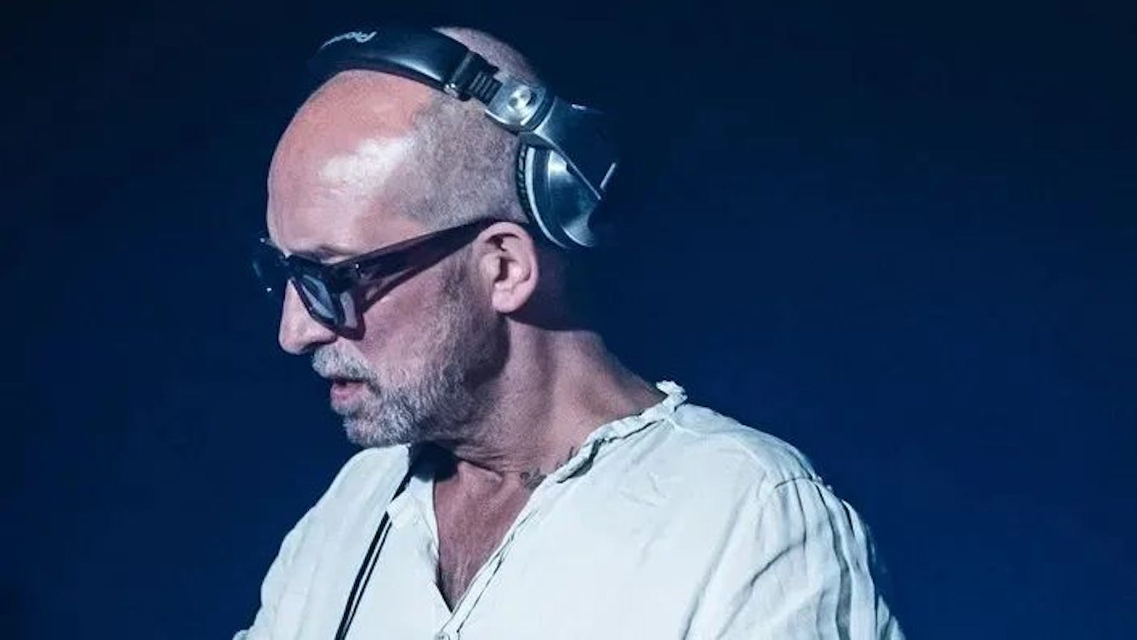 Techno-DJ stirbt ganz plötzlich mit nur 49 Jahren