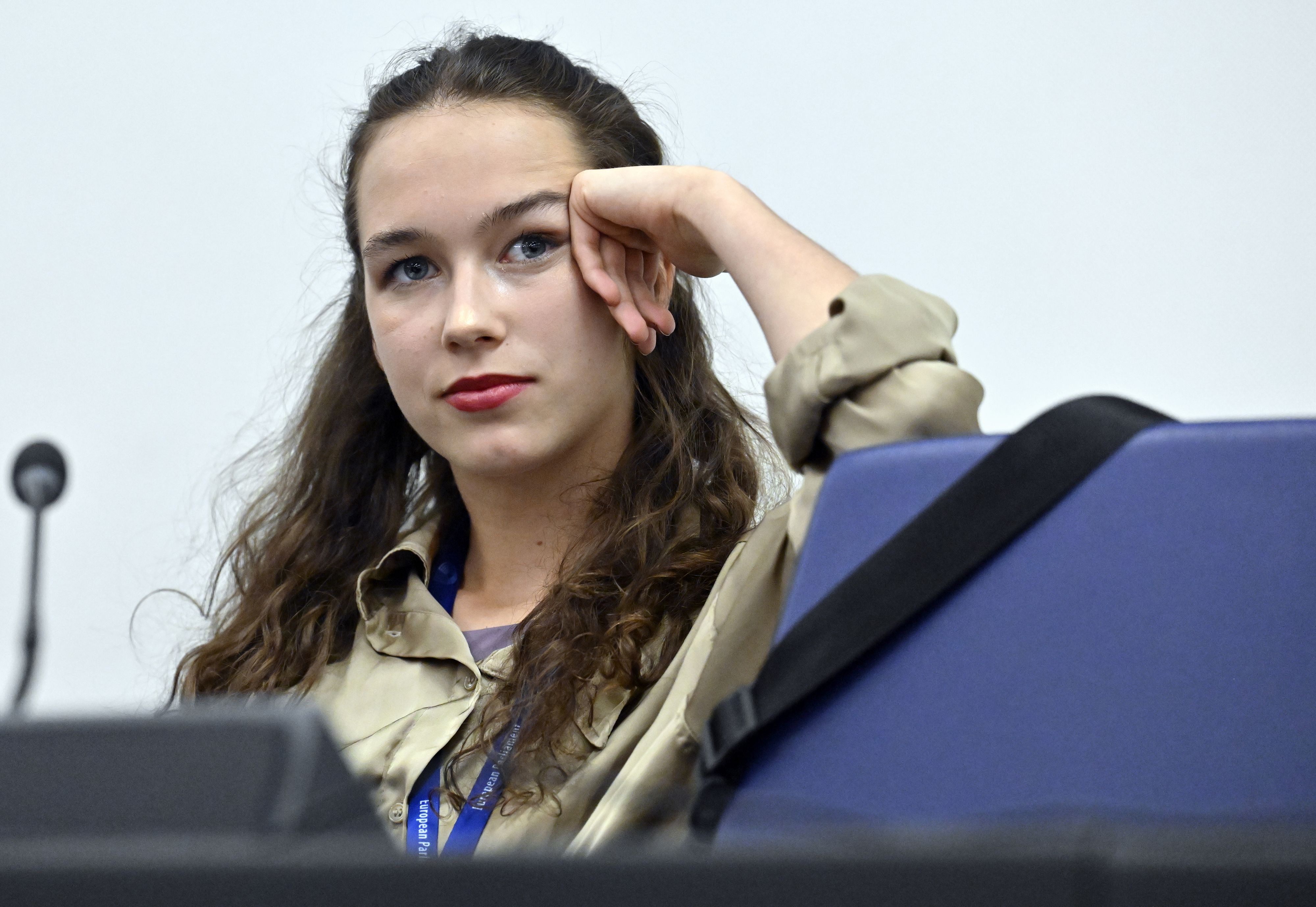 Lena Schilling zeigte sich am Mittwoch in ihren Antworten wortkarg und ausweichend. Sie wolle sich auf Politik und Klimaschutz konzentrieren.