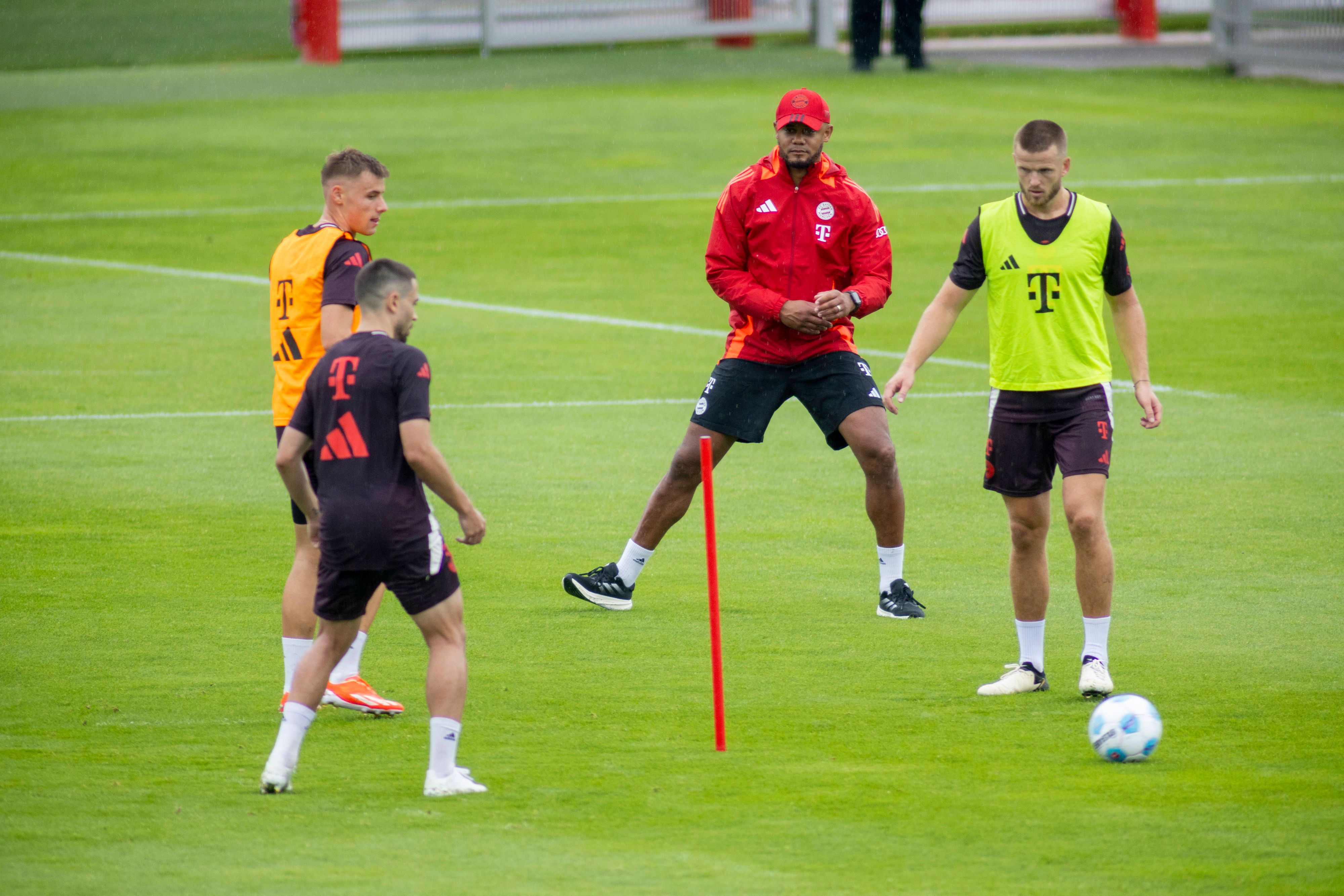 Vincent Kompany bei einer der ersten Trainingseinheiten bei den Bayern.