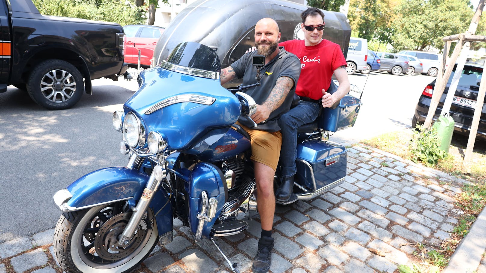 Blinder Biker braust mit Harley-Chauffeur durch Wien