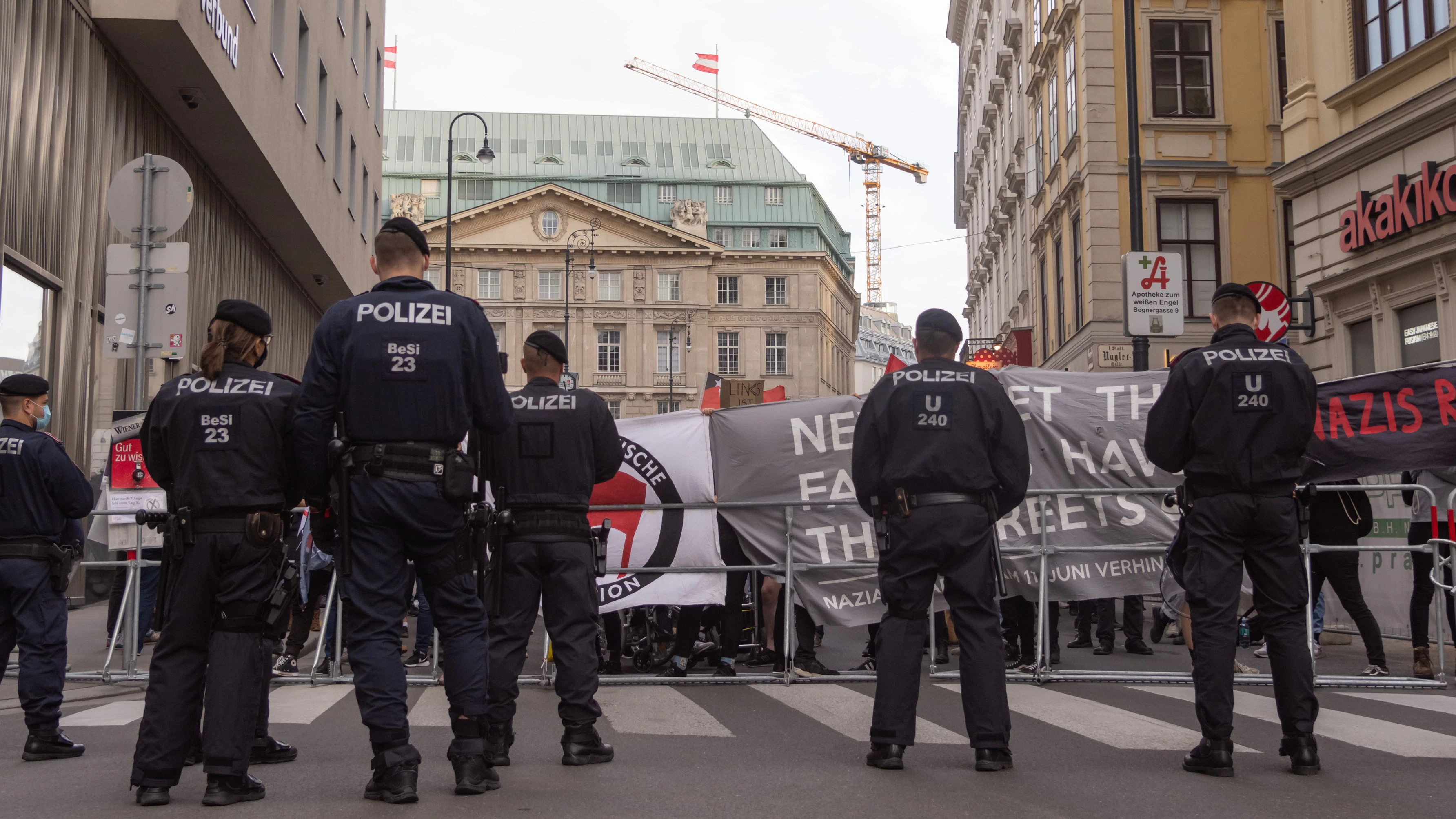 Heute.at - Polizei rüstet sich für Identitären-Demo in Wien