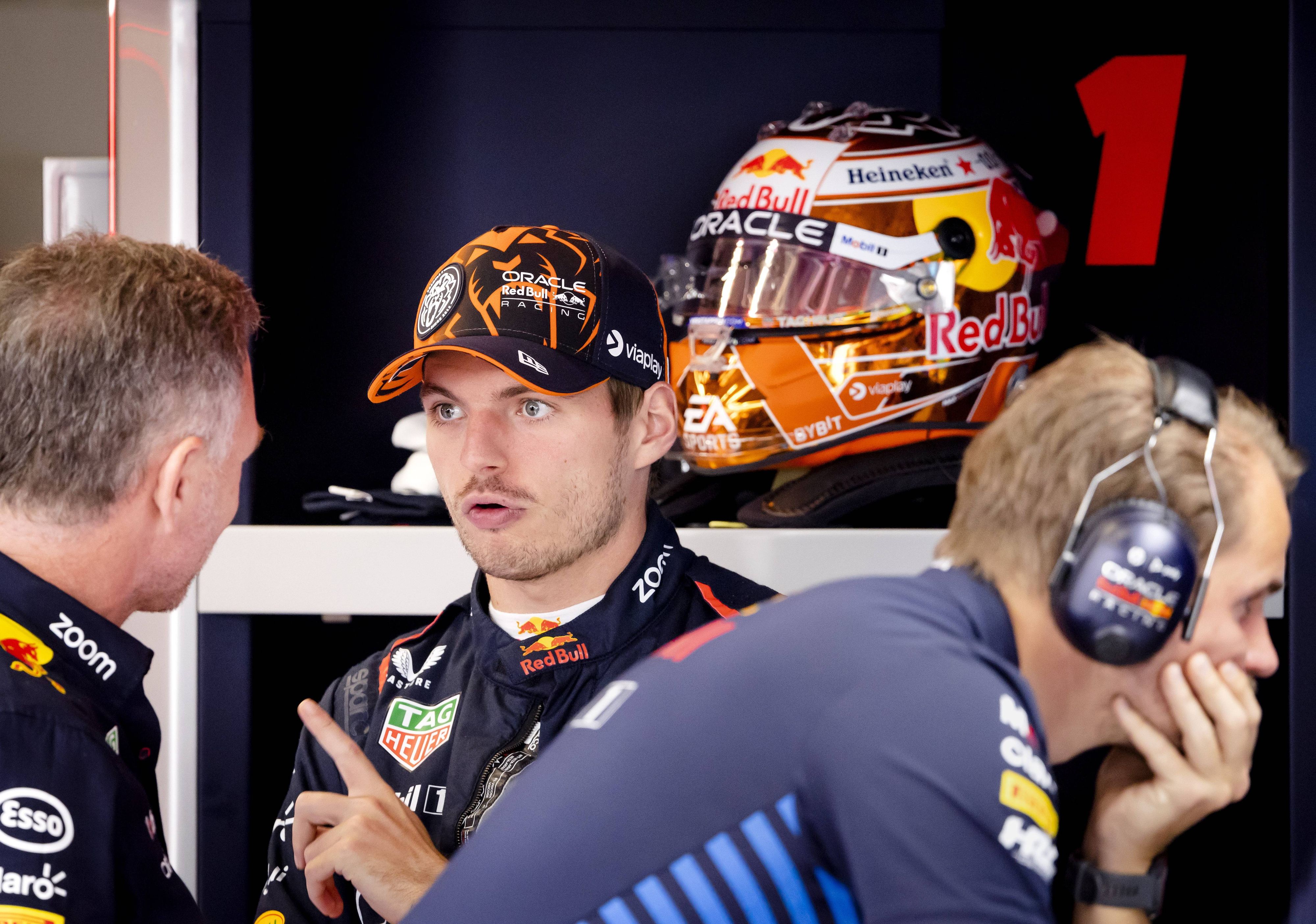 Dreifach-Weltmeister Max Verstappen und Red-Bull-Teamchef Christian Horner. 