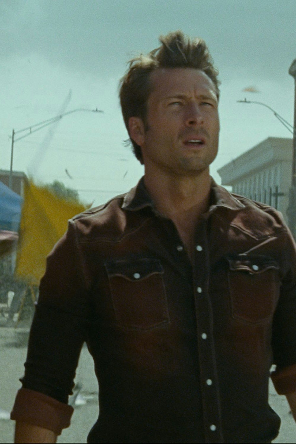 Kate Cooper (Daisy Edgar-Jones) und Social-Media-Star Tyler Owens (Glen Powell) Auge in Auge mit dem aufziehenden Sturm
