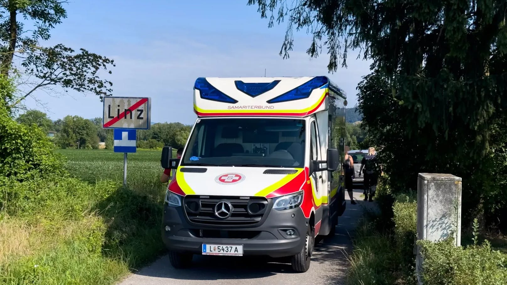 Dann brachte ihn die Rettung ins Krankenhaus.