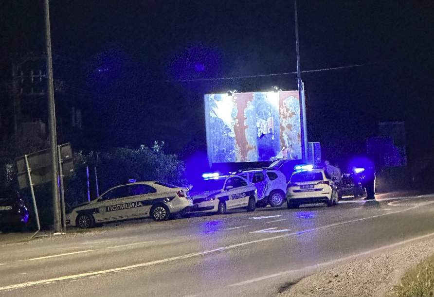 Im Zuge einer Anhaltung in Serbien fielen plötzlich Schüsse, ein Polizist verstarb.